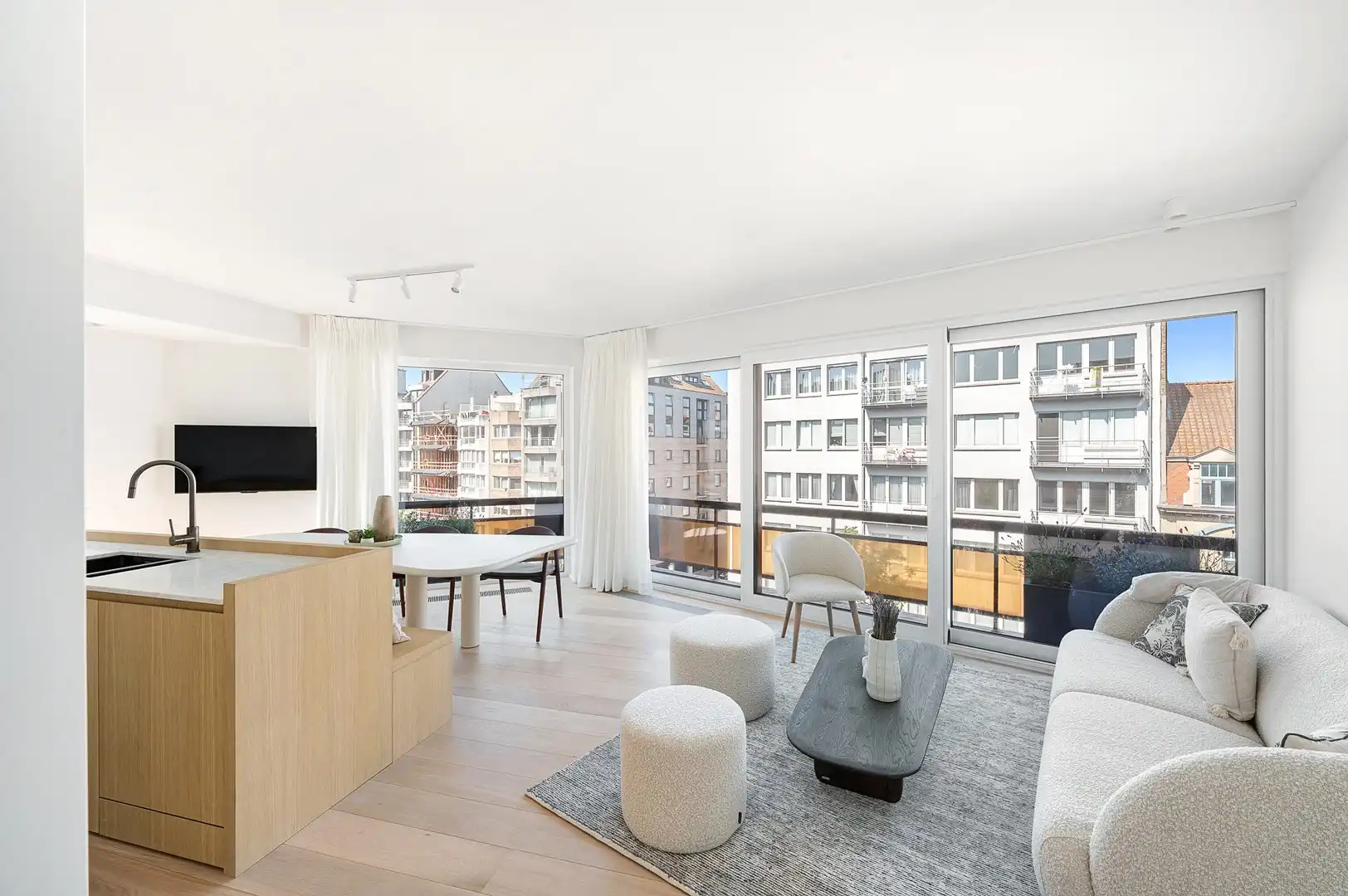 Lichtrijk 3-slaapkamer appartement centraal gelegen. foto 7