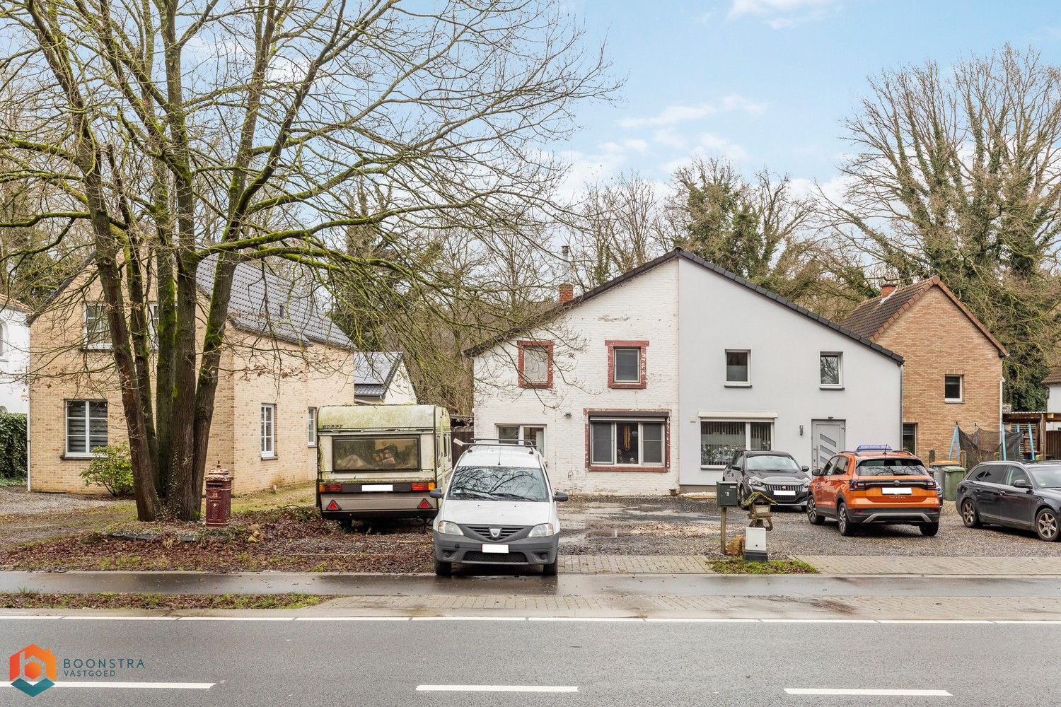 Hoofdfoto van de publicatie: Te renoveren woning met 3 slpkrs te As