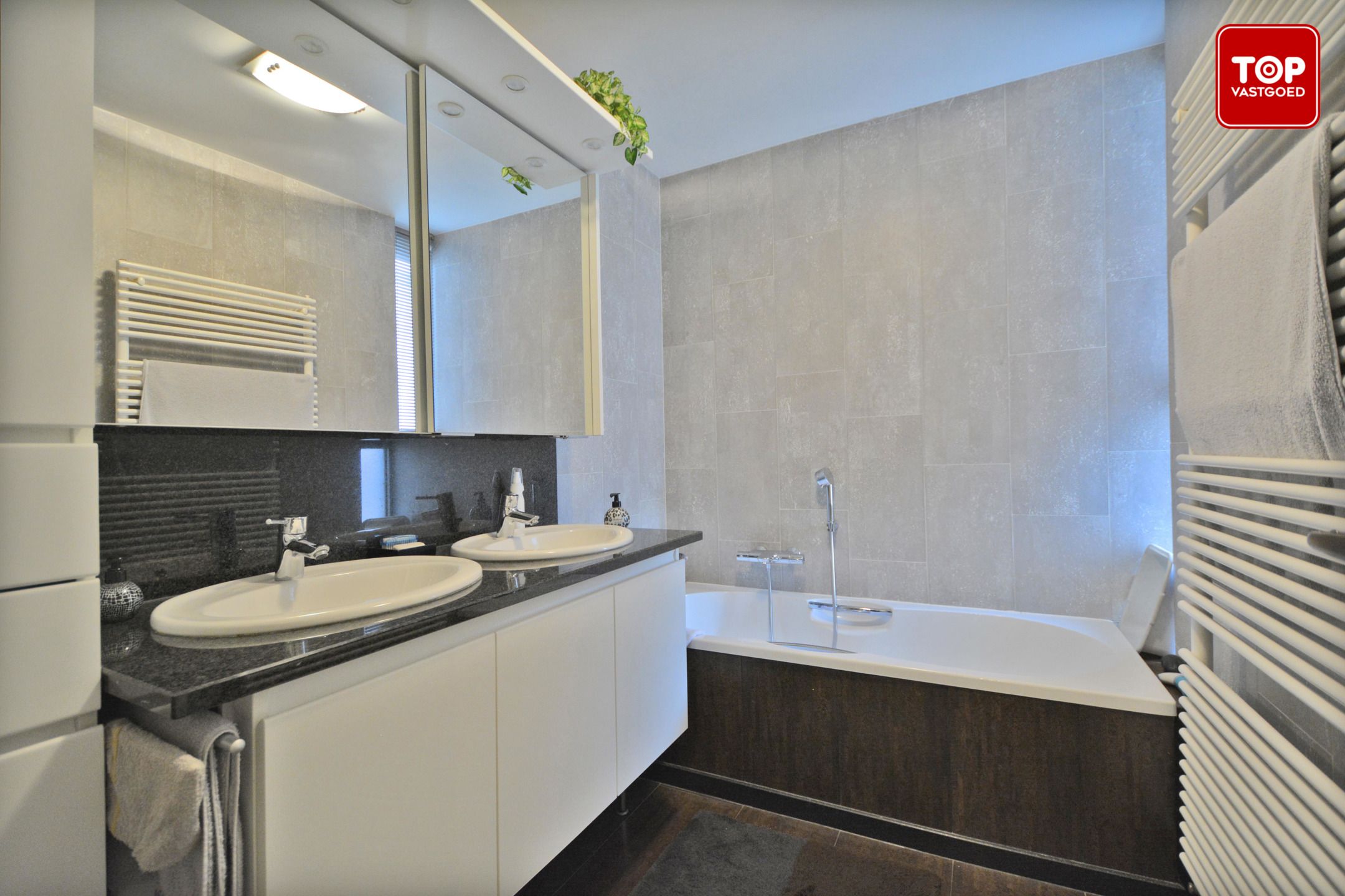 Instapklaar duplex appartement met  2 terrassen. foto 9