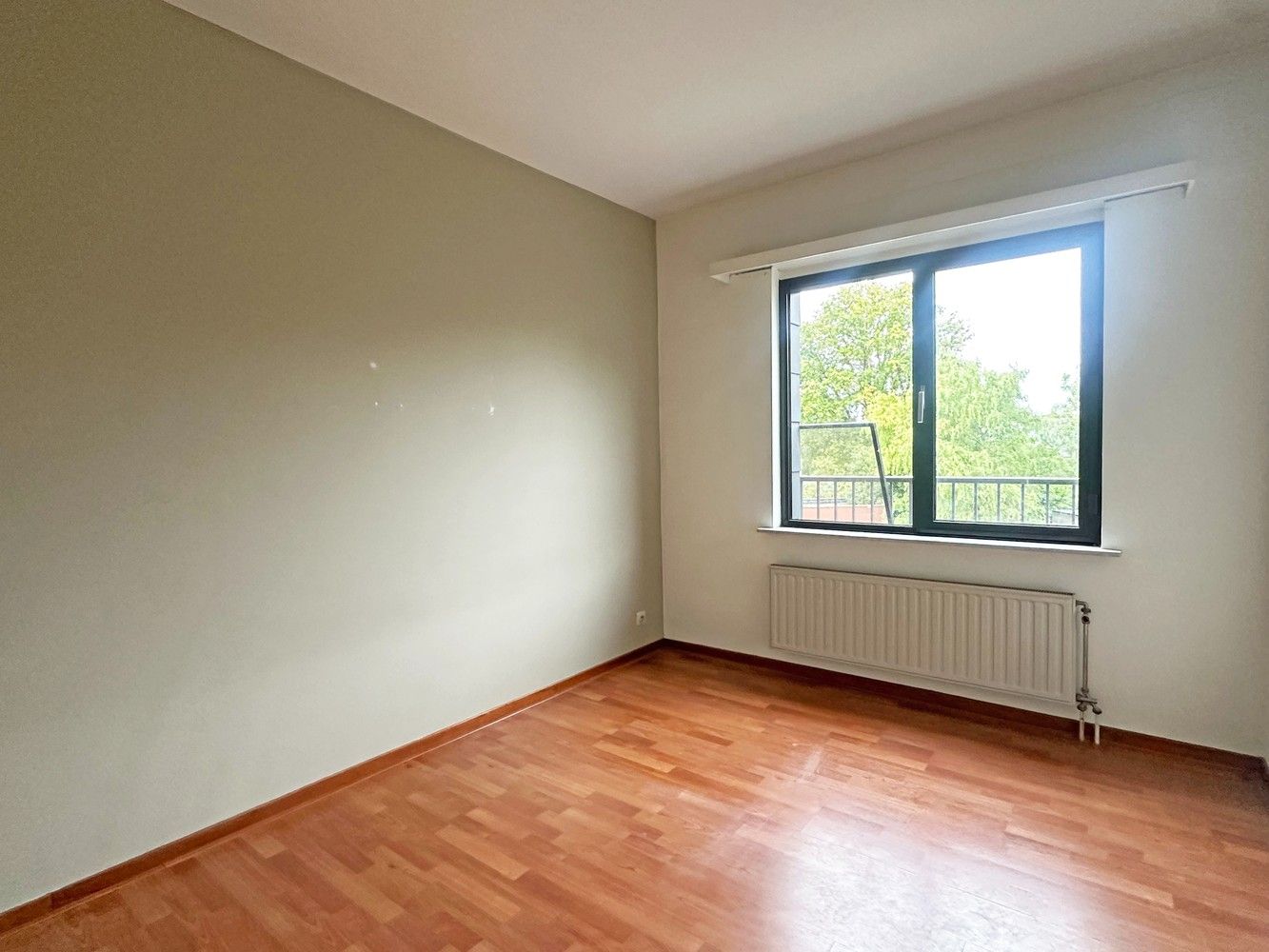 Gunstig centraal gelegen 2-slaapkamerappartement met garagebox foto 7