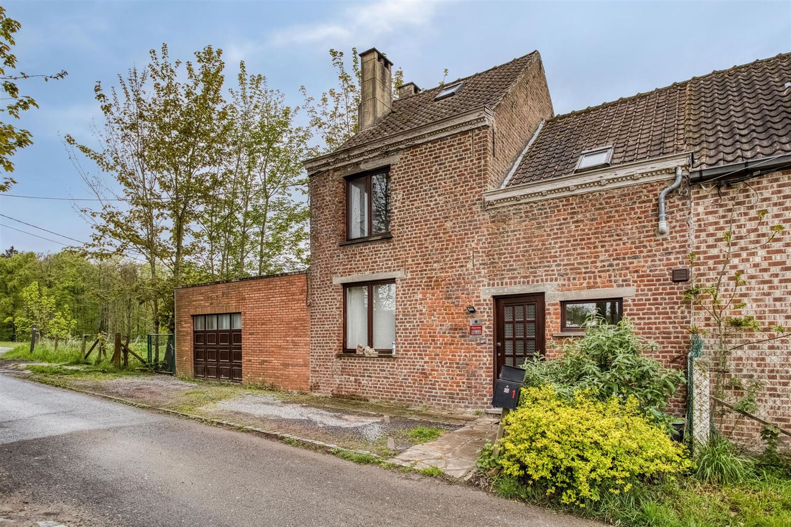 Woning met grote tuin te Dworp foto 2