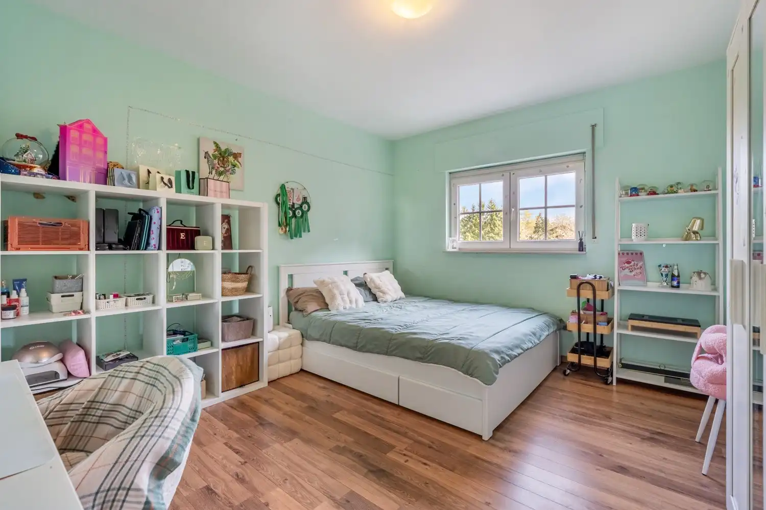 Goed gelegen, halfopen en energiezuinige woning met 3 slaapkamers, een bureau en een oprit met een garage te Kessel-Lo! foto 13