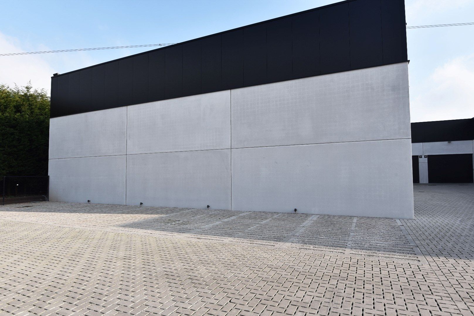 Goed gelegen nieuwbouw KMO-unit 267m² te Eeklo foto 6