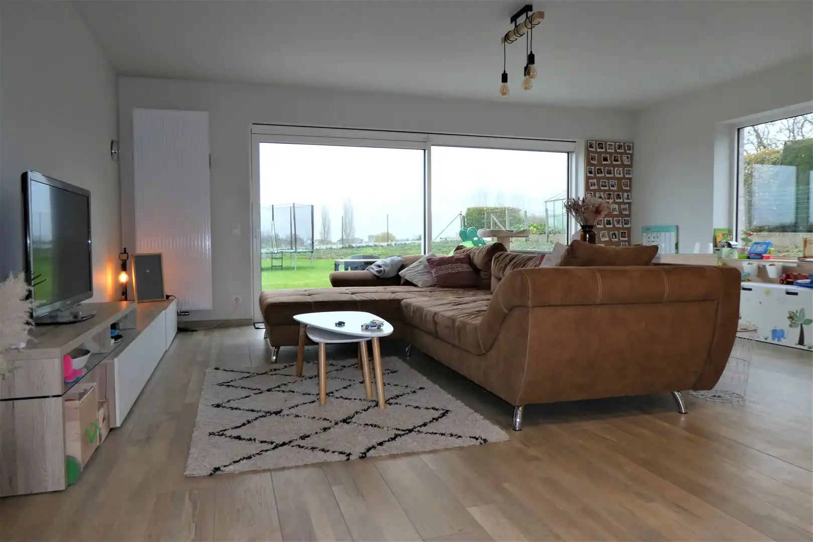 Prachtig nieuwbouw gelijkvloers appartement van 120m² met zuidgericht terras v 54m², tuin, 6 zonnepanelen en twee staanplaatsen. Toegankelijk met rolstoel. Aanrader! foto 11