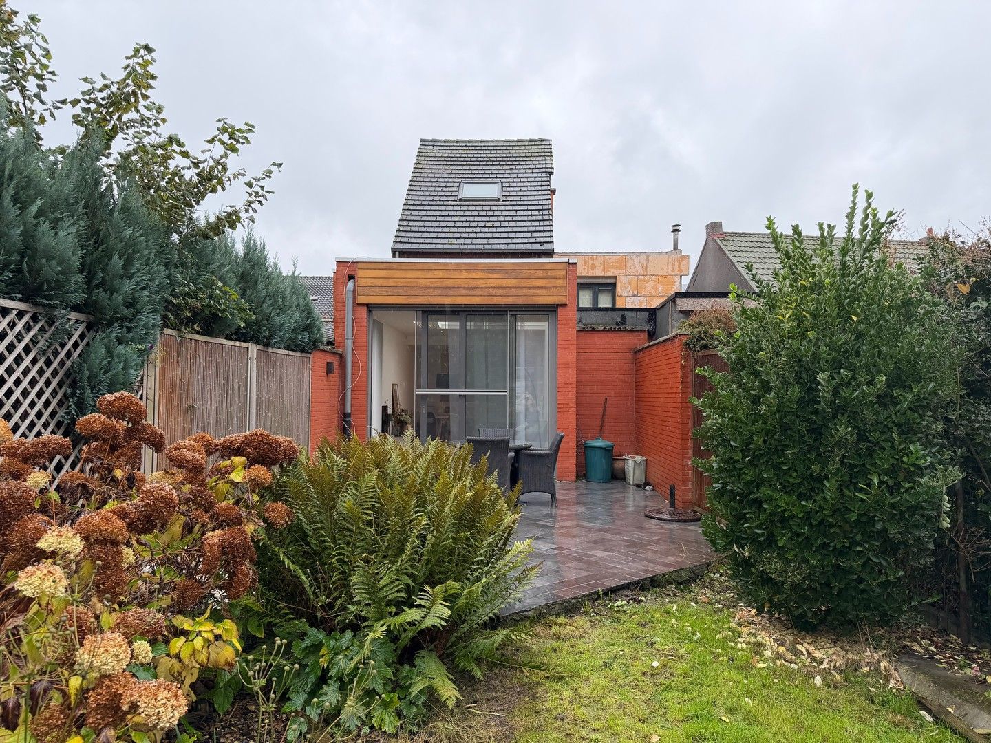 Moderne half open woning met 2 slaapkamers foto 20