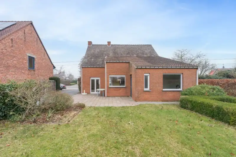 Roeselare-Hoogleedsesteenweg. Bouwgrond van +/- 875m2, sloop -en wederopbouw kan aan 6% btw onder voorwaarden. Ideaal voor VILLABOUW, PRAKTIJK, KANTOOR... op topligging. Goede passage! foto 9