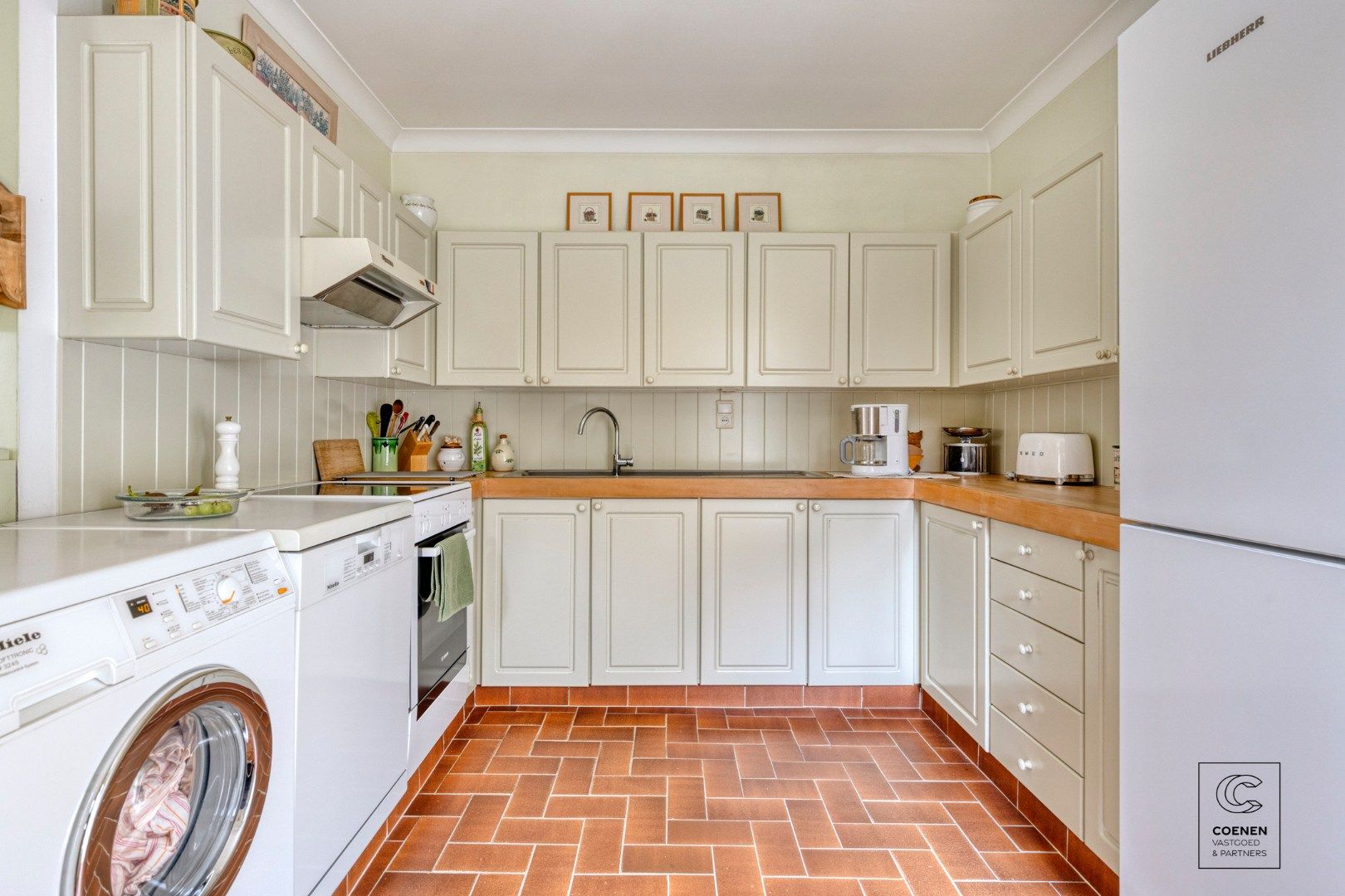 Charmante te renoveren woning van 227 m² en 4 slaapkamers op een TOPlocatie te Schilde! foto 8
