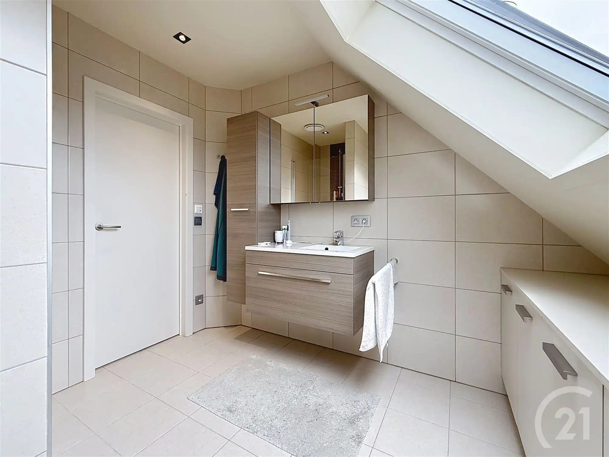 Aangename recente woning met 3 slaapkamers! foto 24