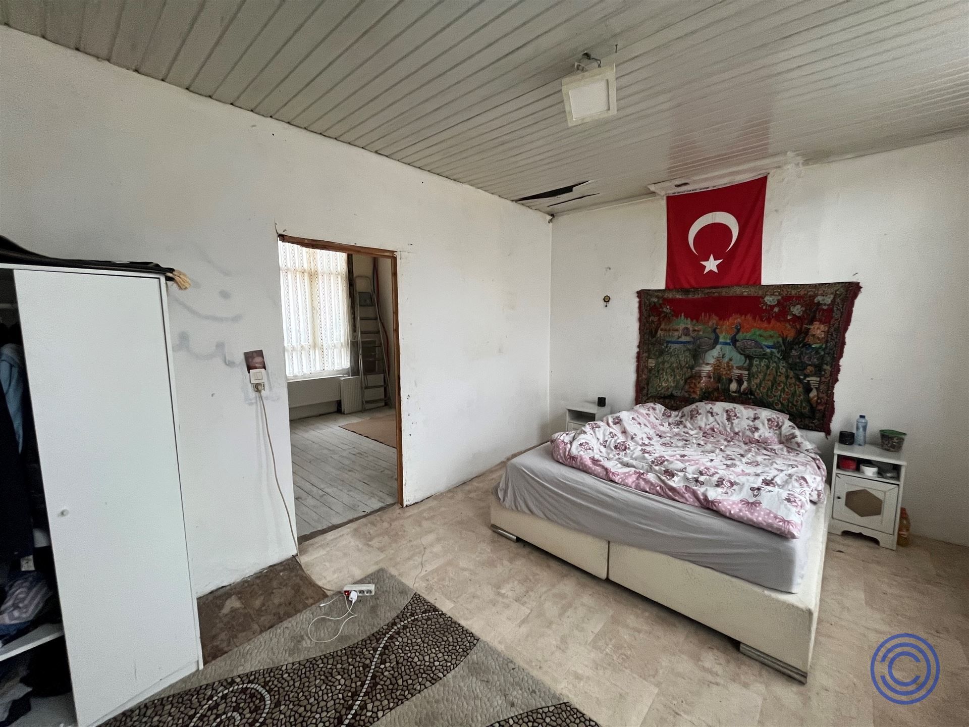 Te renoveren 6-slpk woning ca. 195m² met terras! foto 4