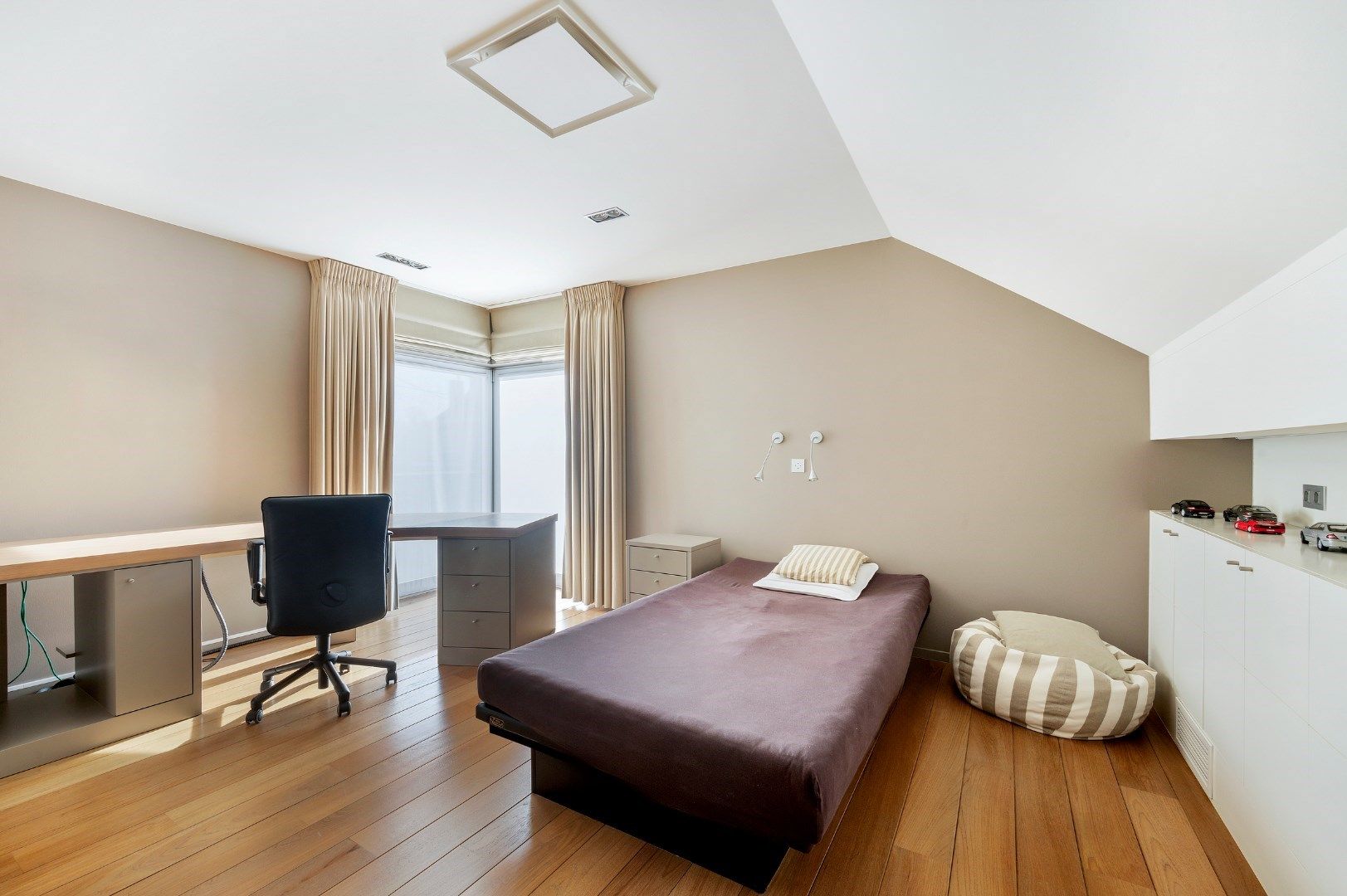 Hoogwaardige villa met bedrijfsgebouw op 3704 m². foto 16