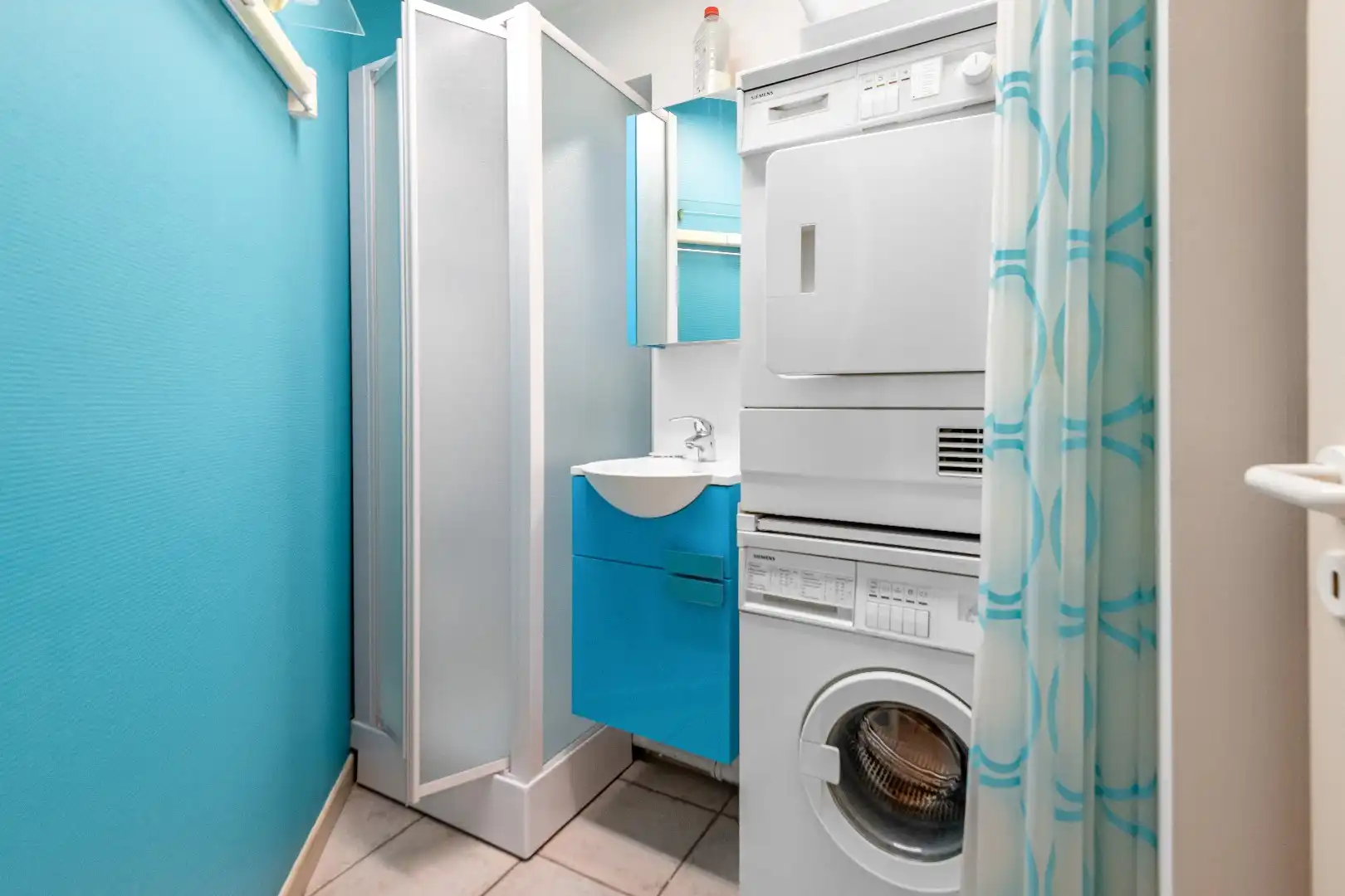 Aangenaam appartement met twee slpks gelegen op de Parmentierlaan vlakbij de Bayauxlaan. Parking mogelijk! foto 13