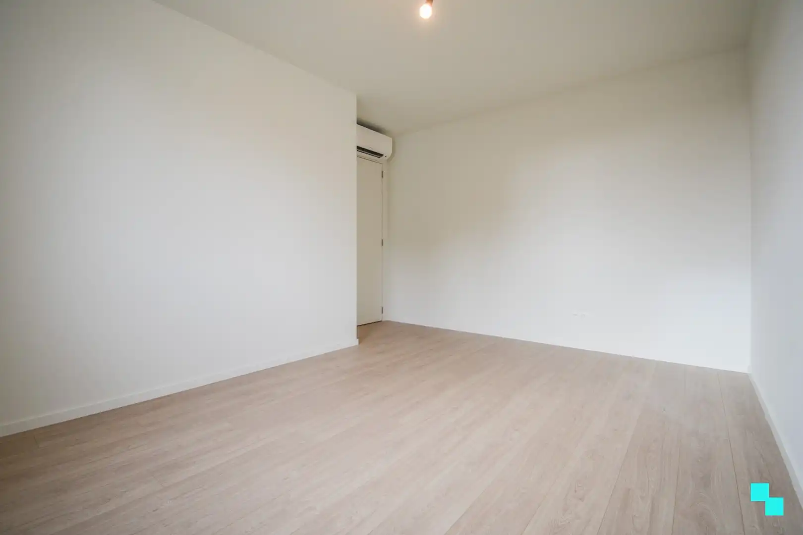 Volledig afgewerkte nieuwbouwwoning met carport te Sleihage foto 14