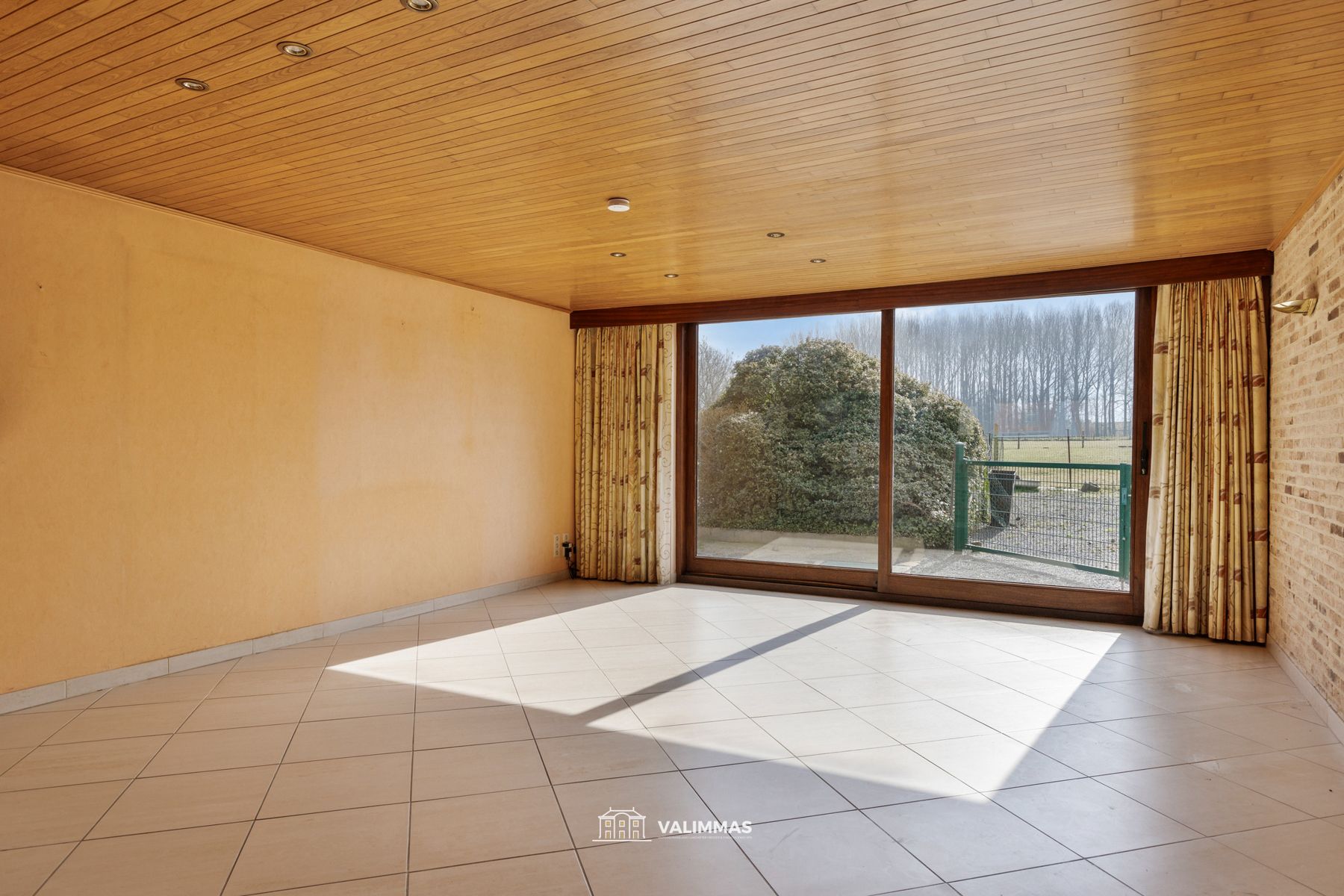Landelijk gelegen hoeve op 40 are, met bijgebouwen en weide foto 11