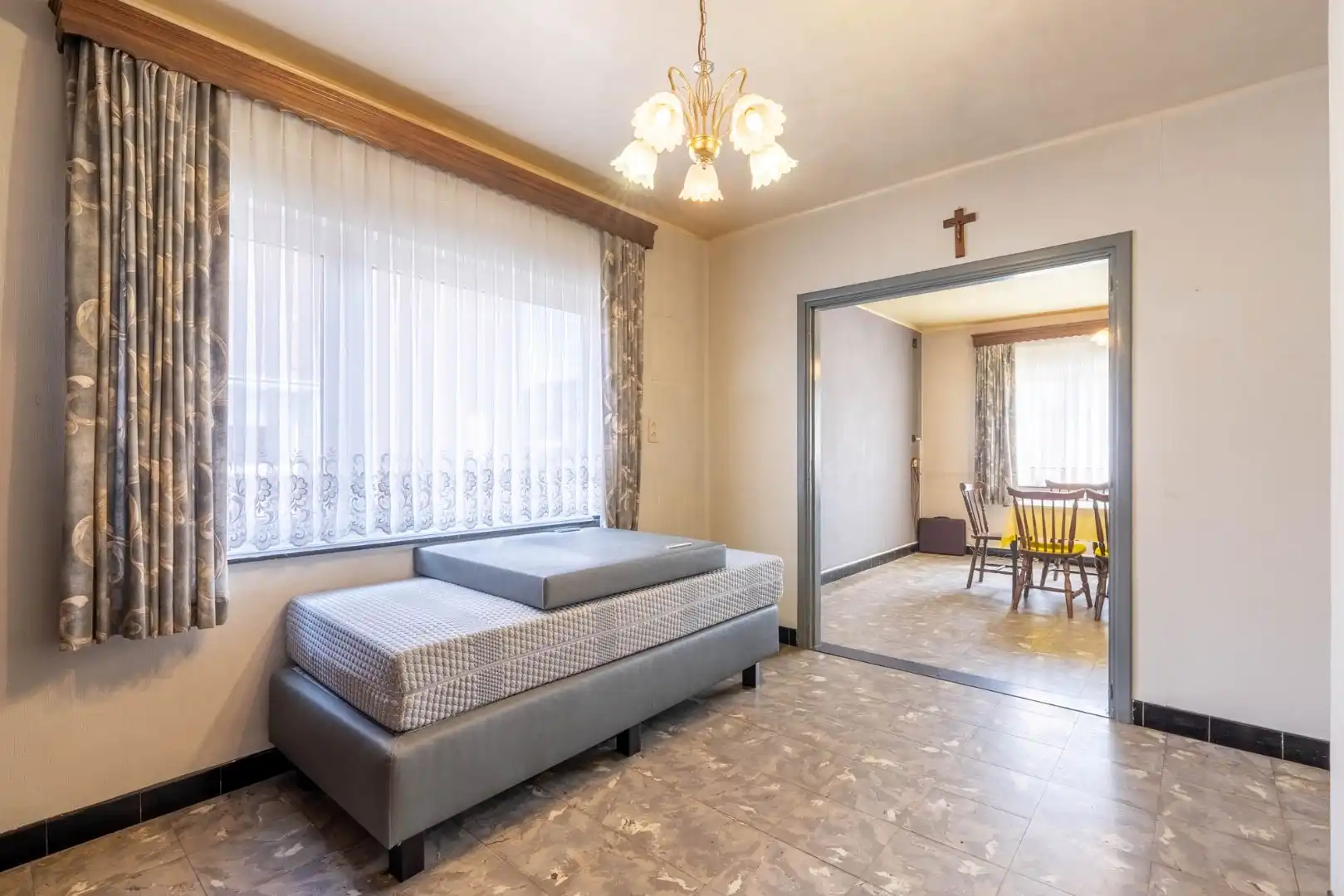 Charmante, te renoveren woning op een perceel van 9a14ca met ruime garage in achtertuin!  foto 13