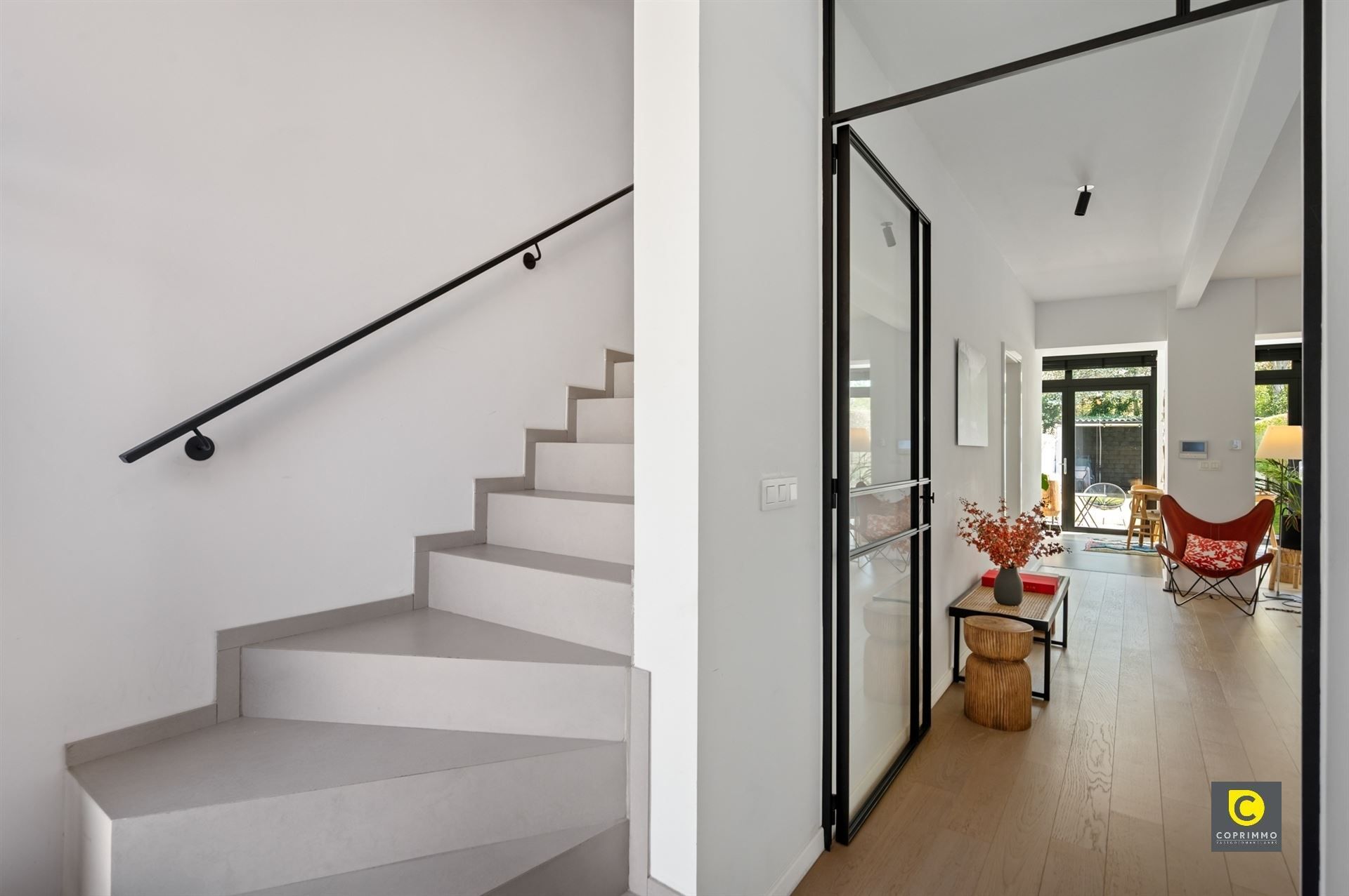 Gerenoveerde woning met 3 slpks, tuin en oprit foto 5