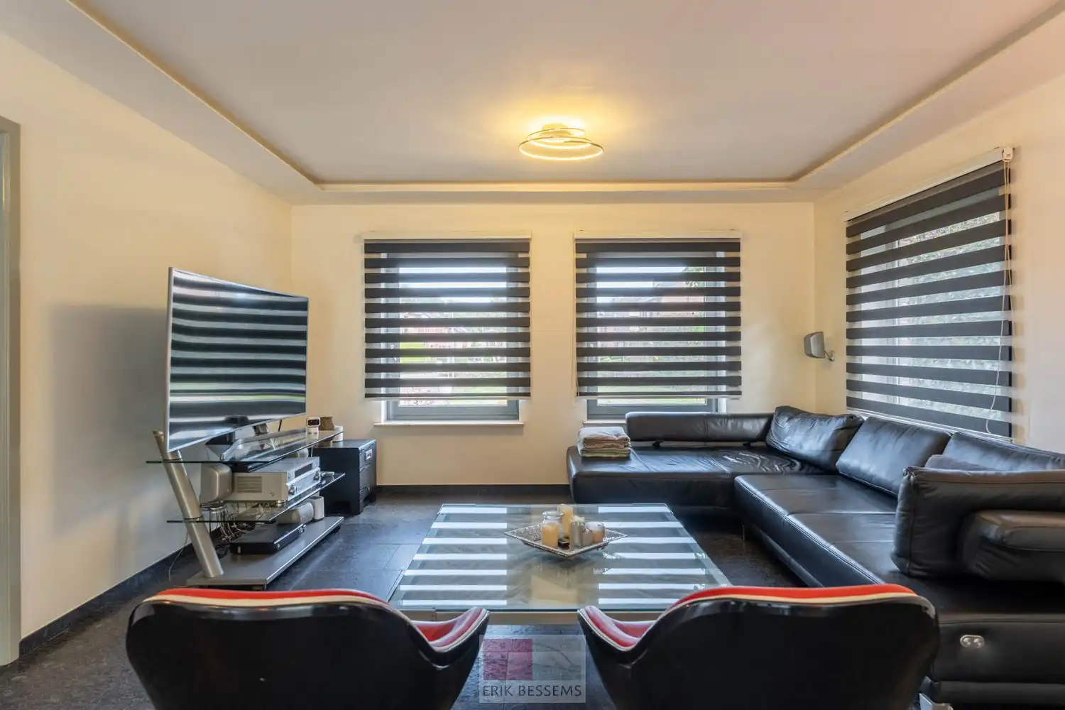 Vrijstaande woning gelegen op een royaal perceel van maar liefst 990 m² en beschikt over een bewoonbare oppervlakte van circa 221 m² foto 10
