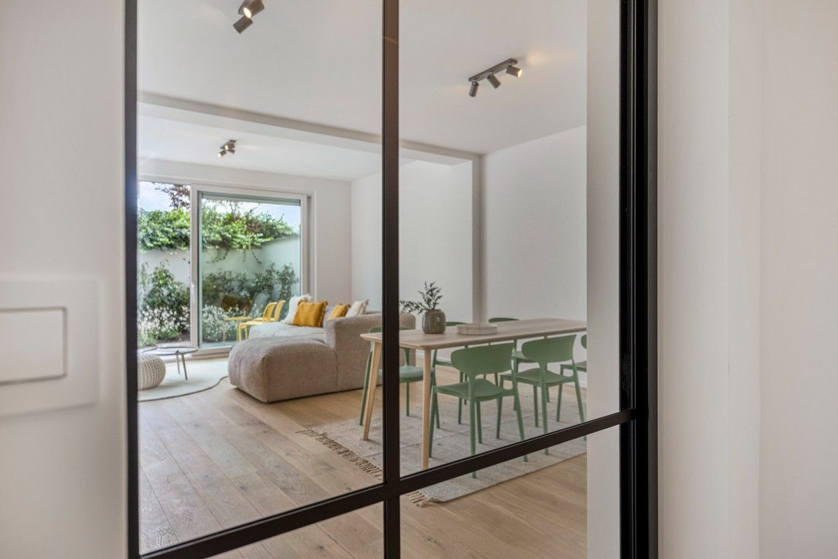 Aantrekkelijke gerenoveerde interbellum burgerwoning met vijf slaapkamers en stadstuin. foto 4