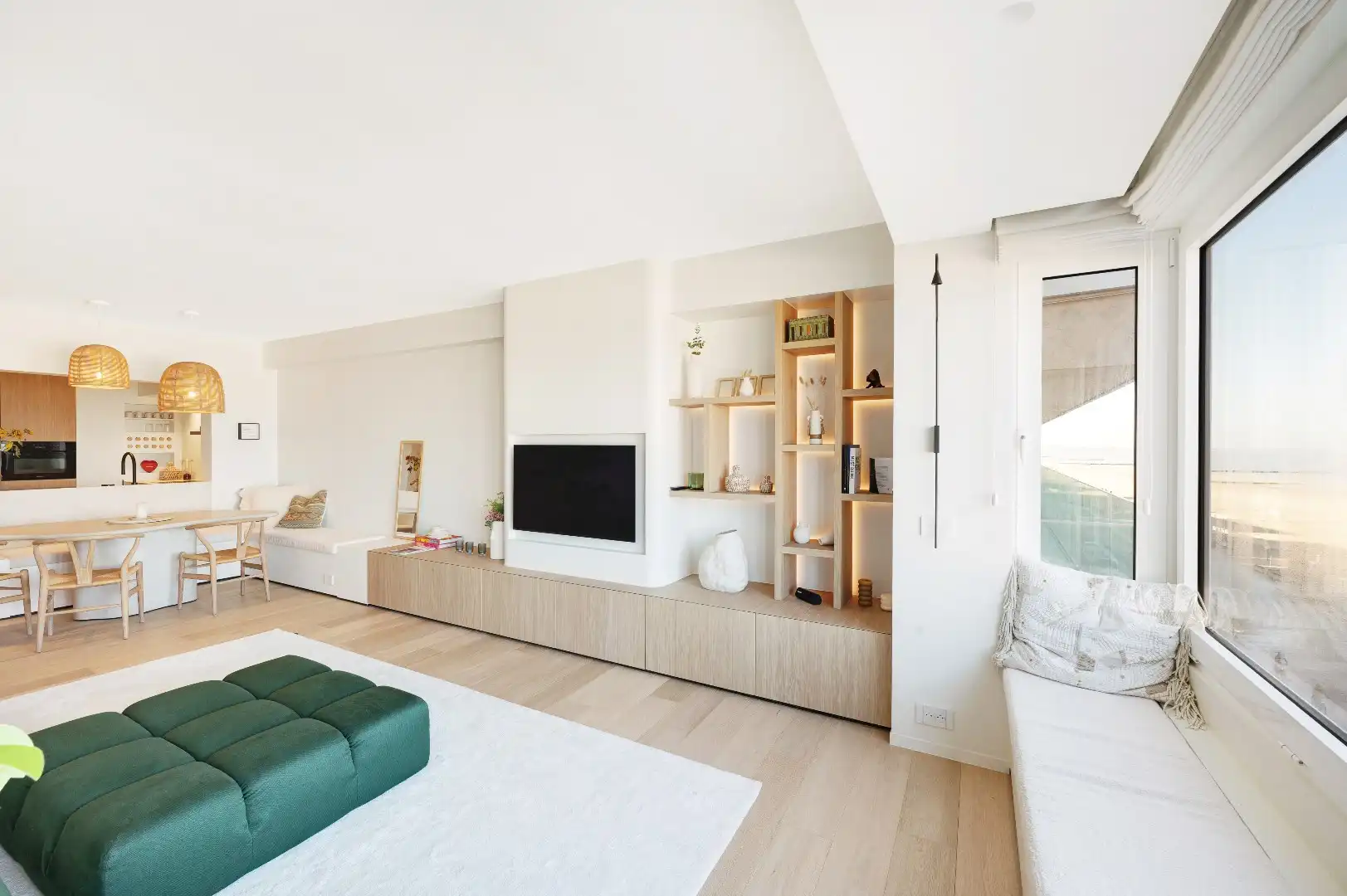 Luxueus gerenoveerd 3 slaapkamer appartement met frontaal zeezicht, nabij het Albertplein.  foto 2