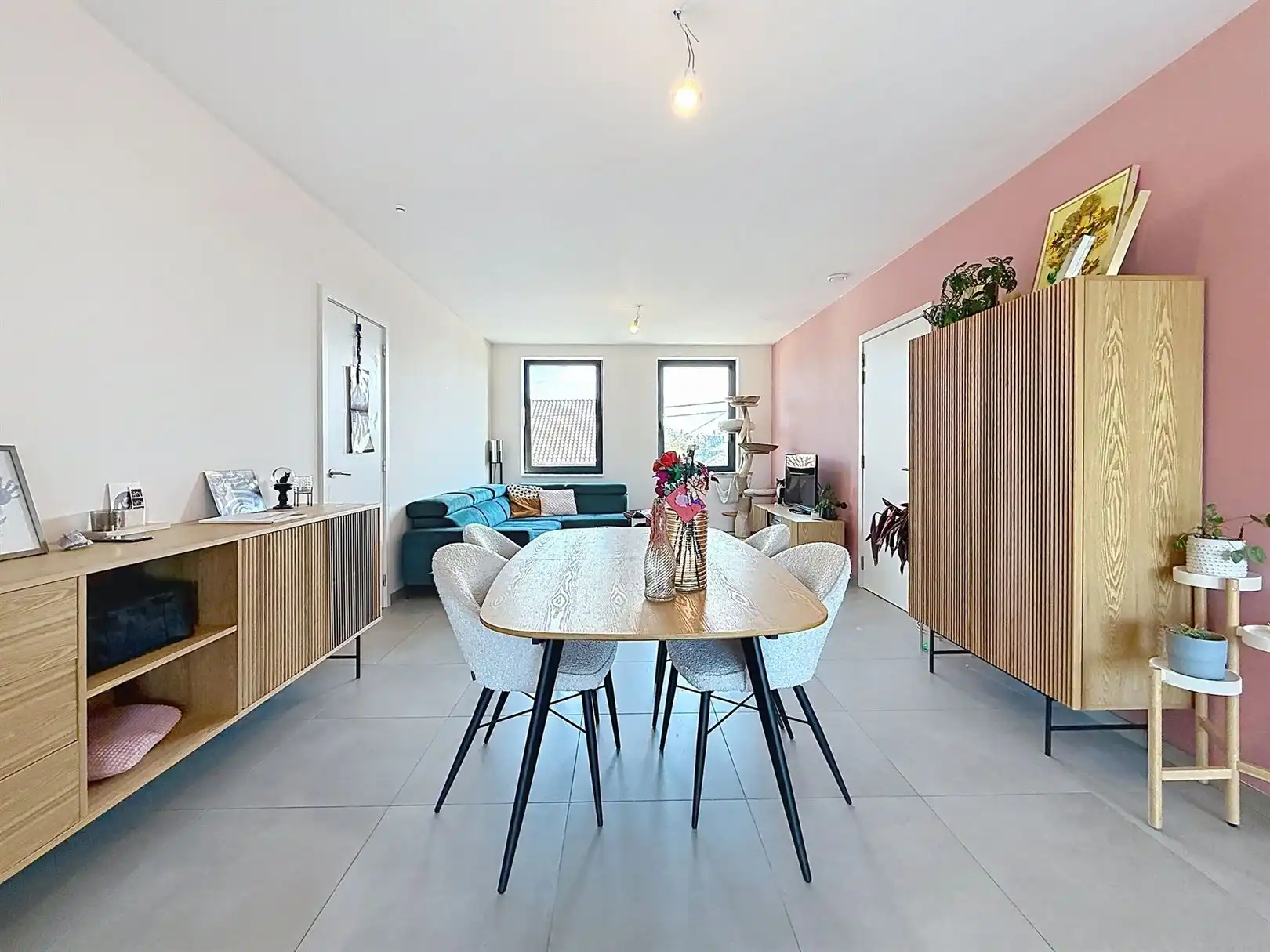 Appartement met 2 slpks, terras, autostaanplaats foto 12