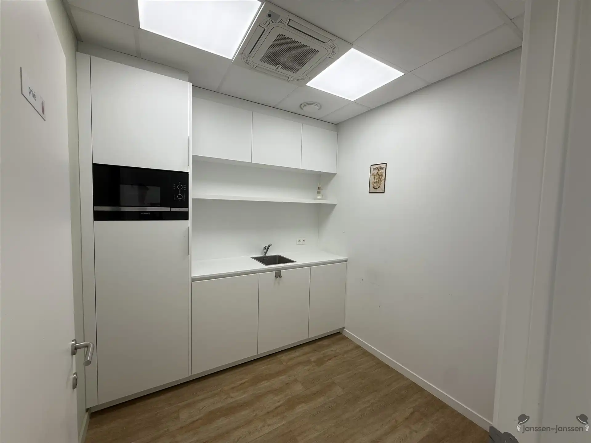 Instapklaar kabinet/kantoor met 4 praktijkruimten foto 6