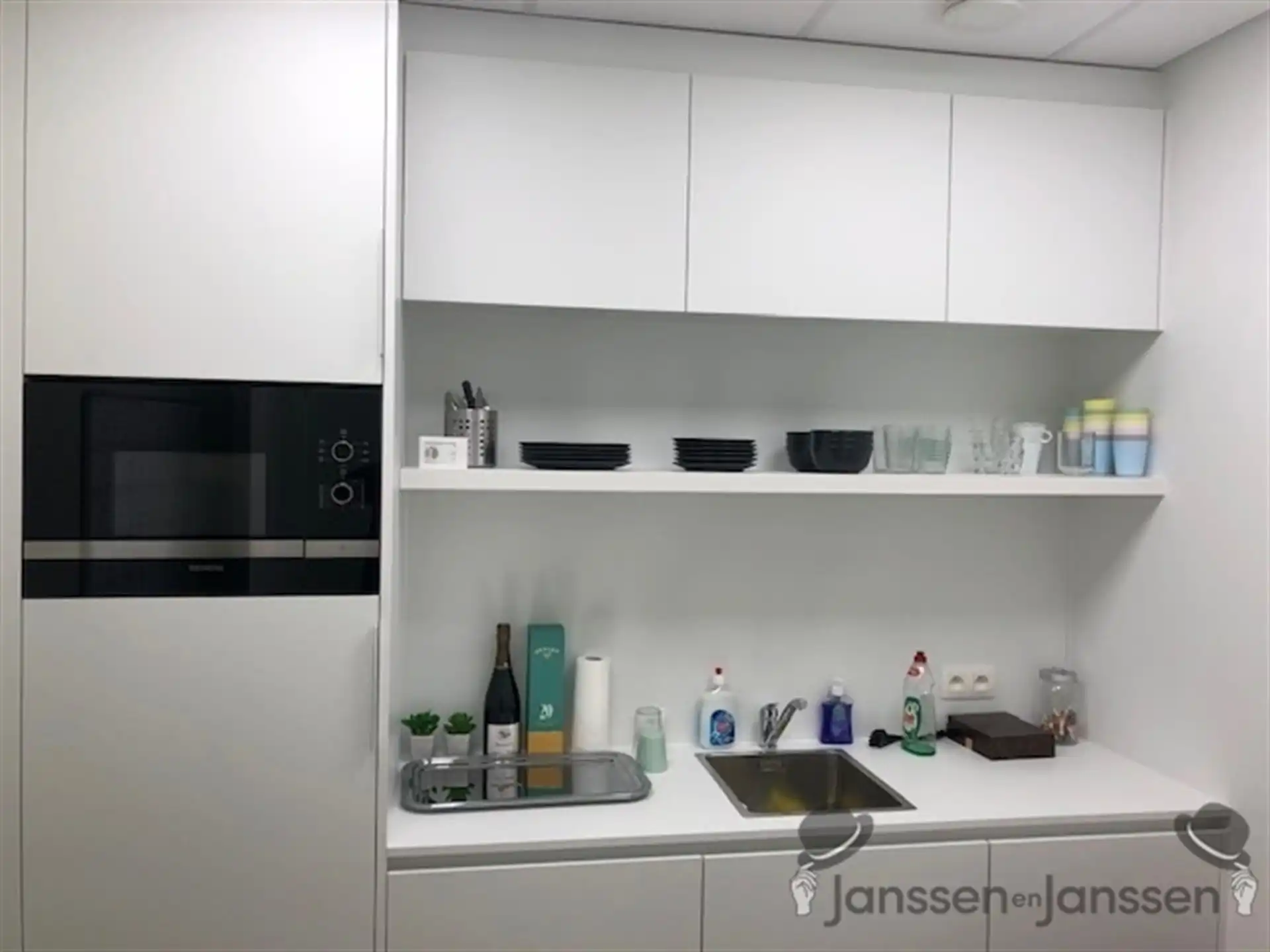 Verhuurd handelspand à 4,75% brutorendement op toplocatie foto 6