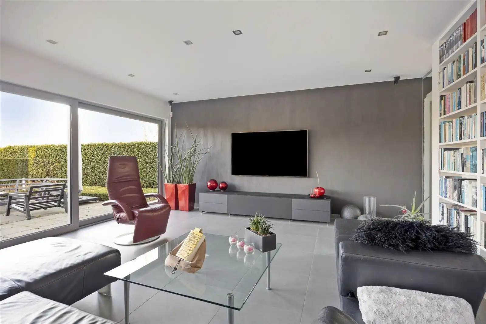 Ruime woning te koop met 5 slaapkamers foto 2