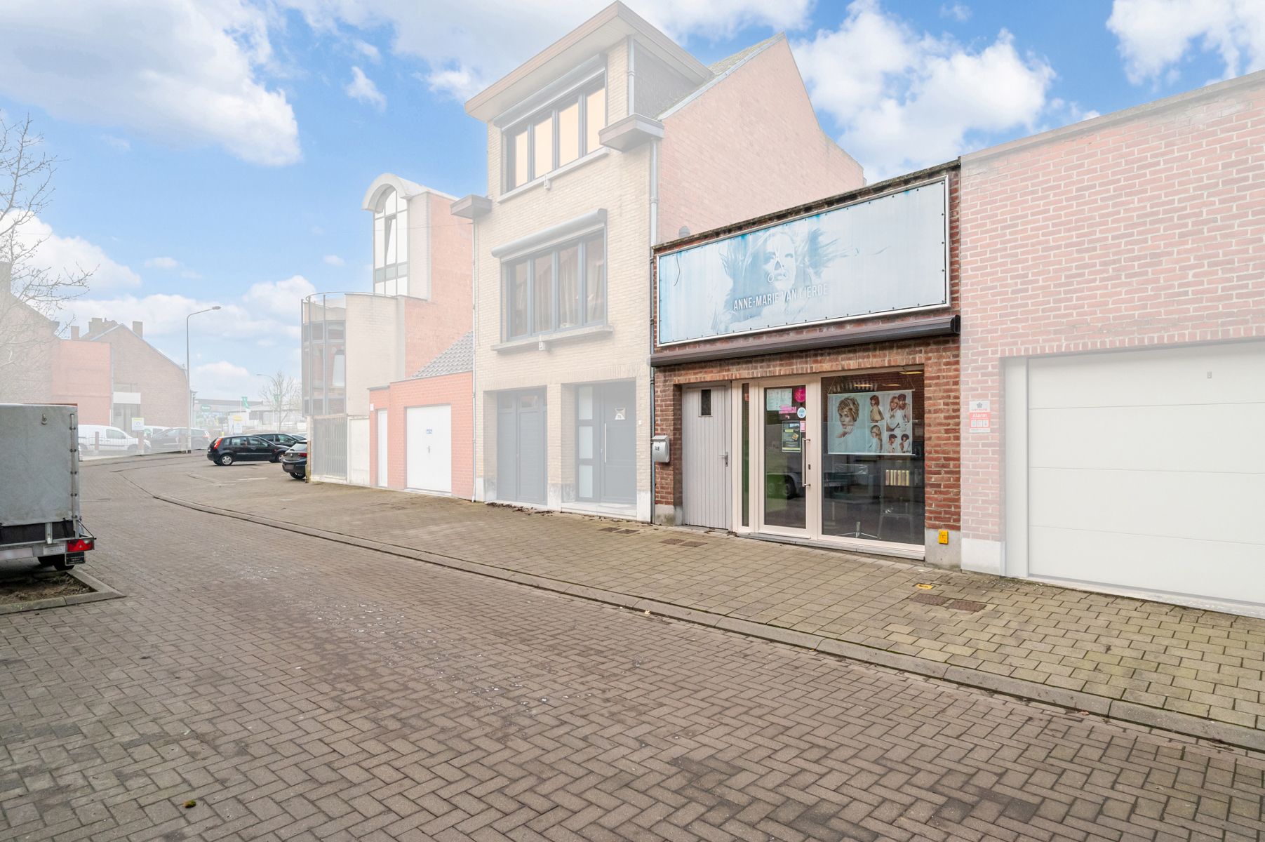 Woonhuis met kleine handelspraktijk foto 10