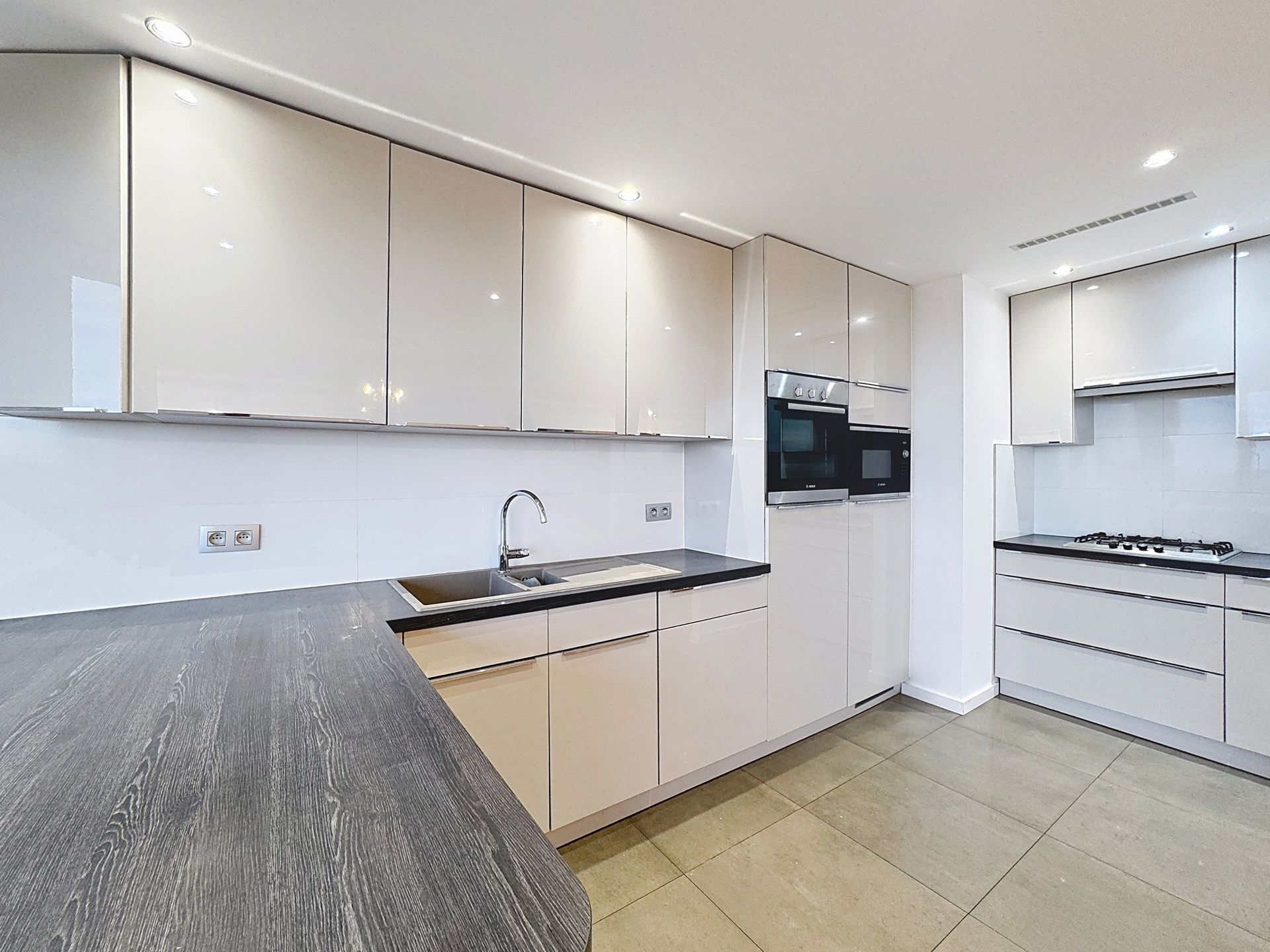 Drie slaapkamer appartement met terras  foto 3