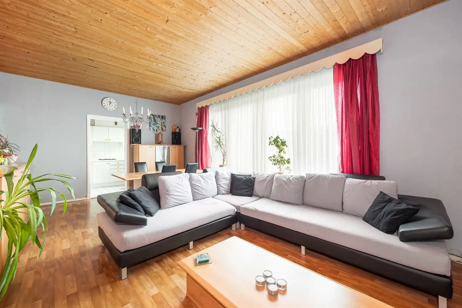 Appartement met potentieel en dubbele parkeermogelijkheid in hartje Merksem foto 4