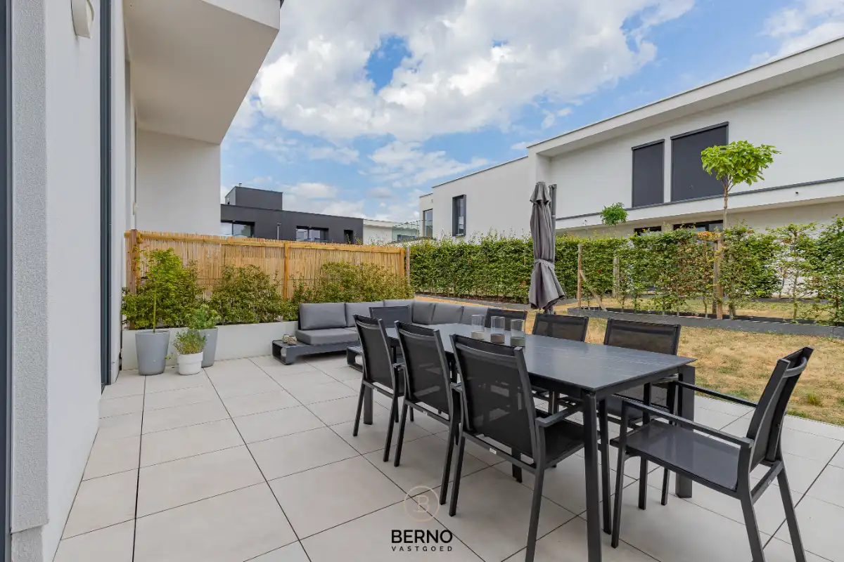 Recente en instapklare woning uit 2021 met ruim terras foto 18