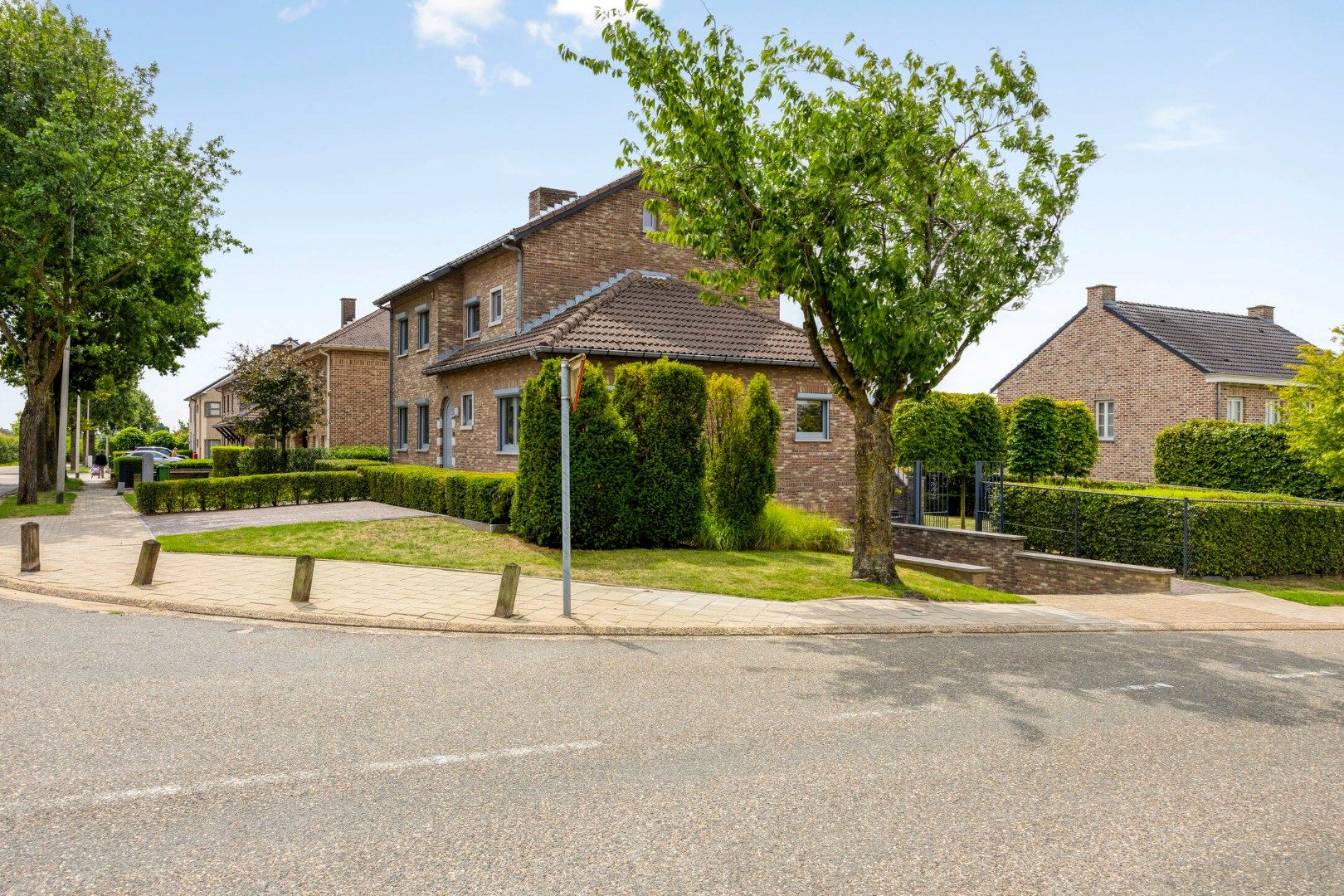 Ruime open bebouwing met zonnige tuin en mogelijkheid praktijkruimte foto 4