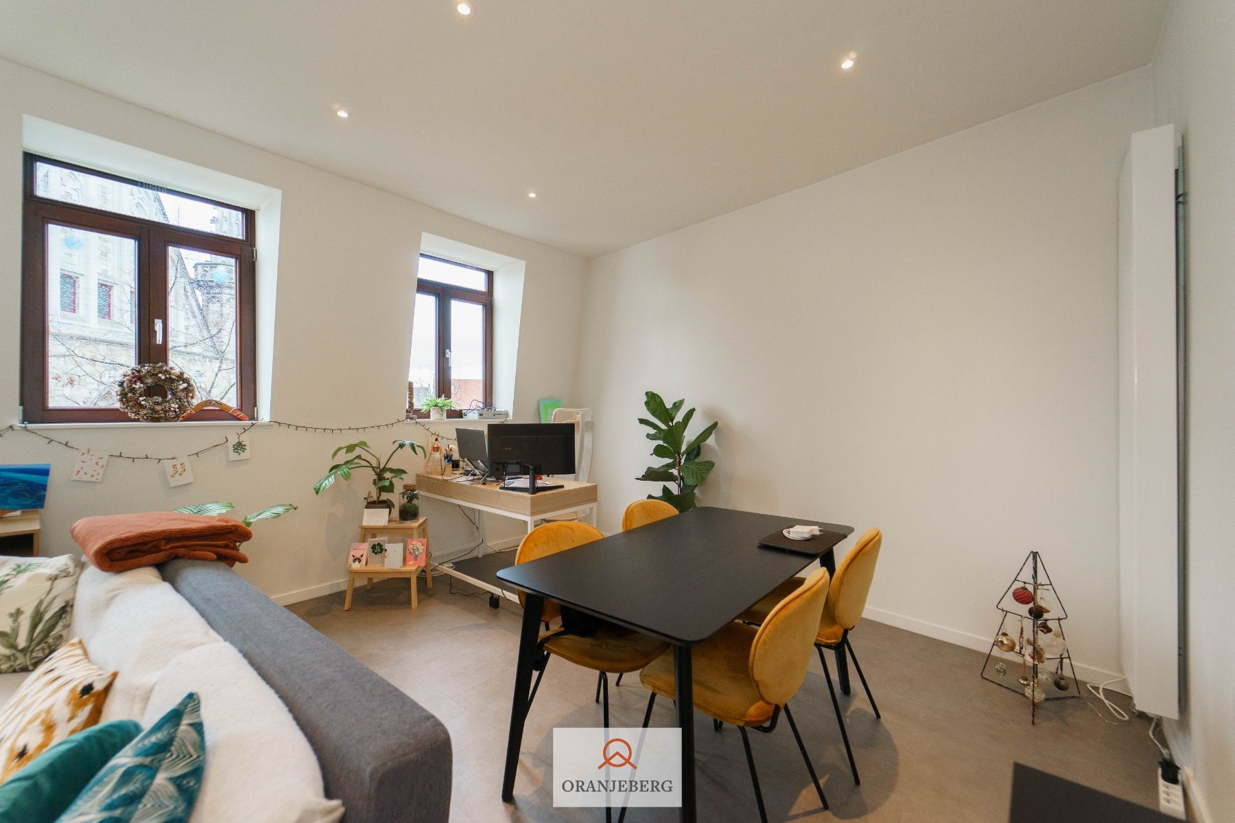 Uniek gelegen gerenoveerd appartement in hartje Gent op het Sint-Baafsplein foto 9