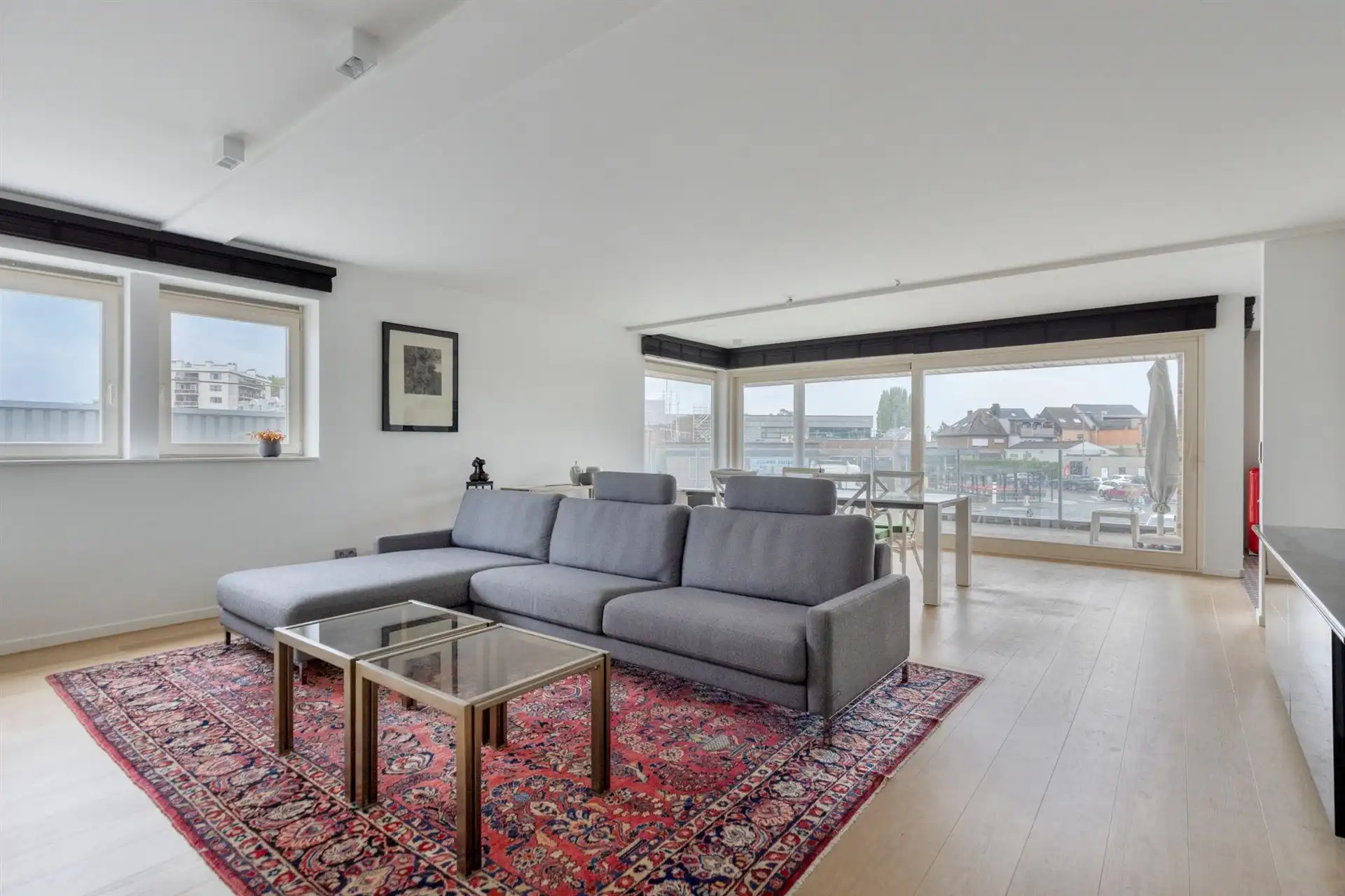 Appartement met 3 slaapkamers en 2 garages. foto 3