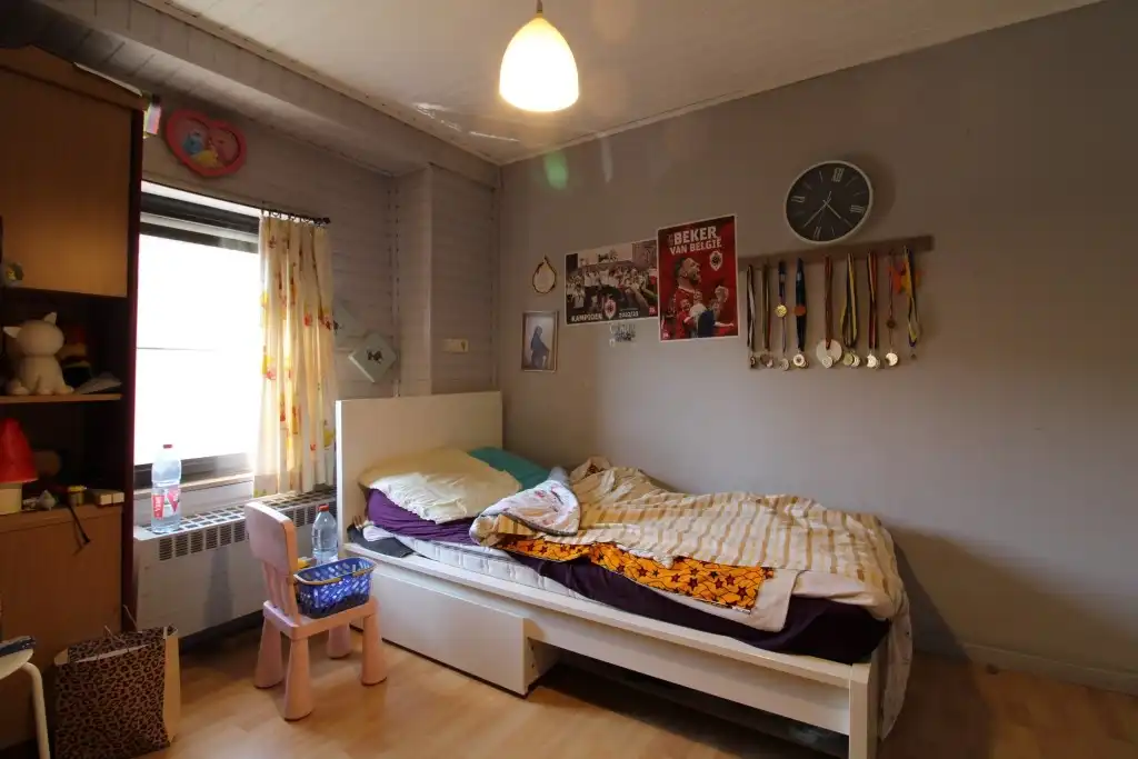 Zeer mooie halfopen woning met garage op gunstige ligging foto 12