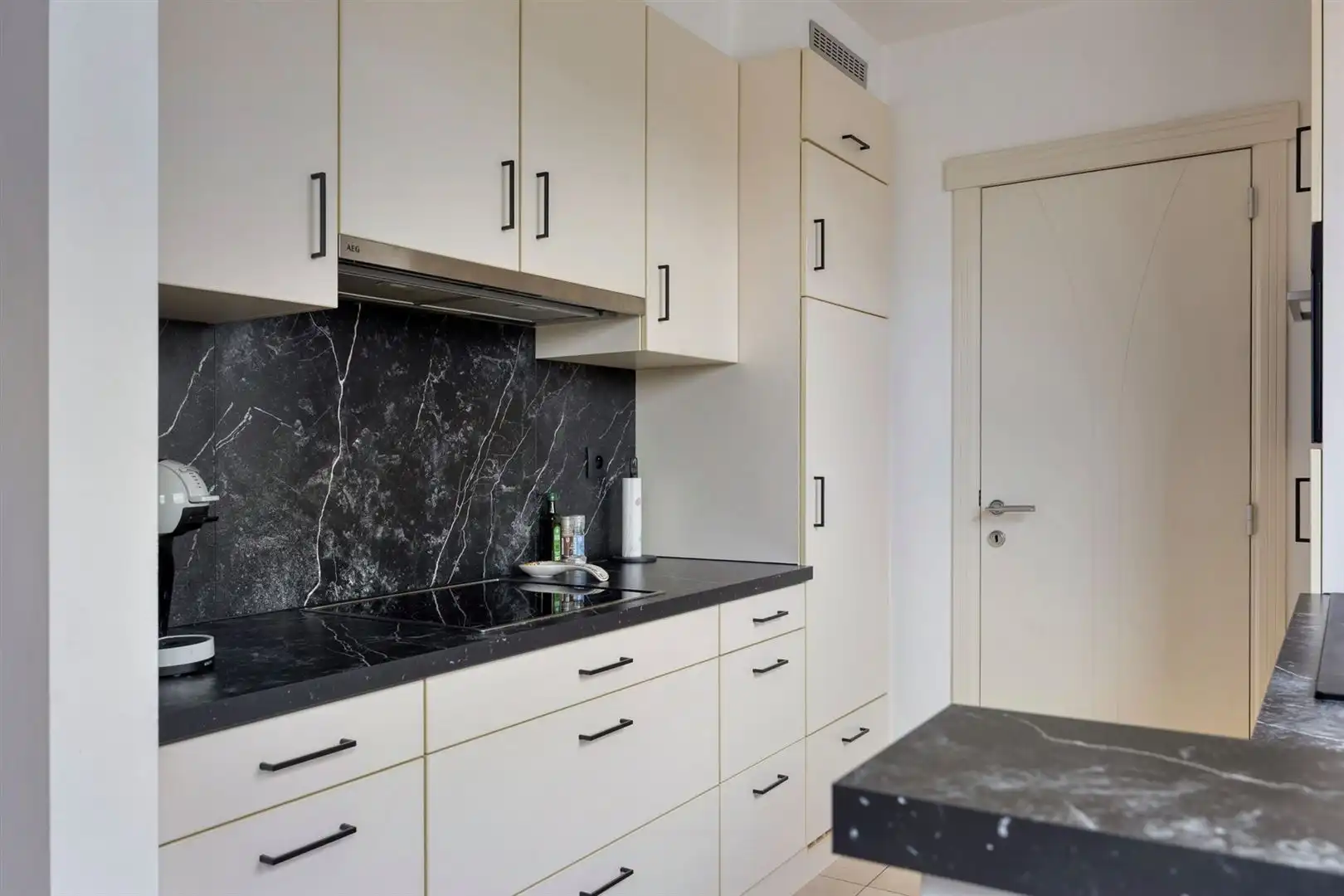 TE KOOP: Instapklaar duplexappartement met 3 slaapkamers en prachtig terras in hartje Zolder! foto 11
