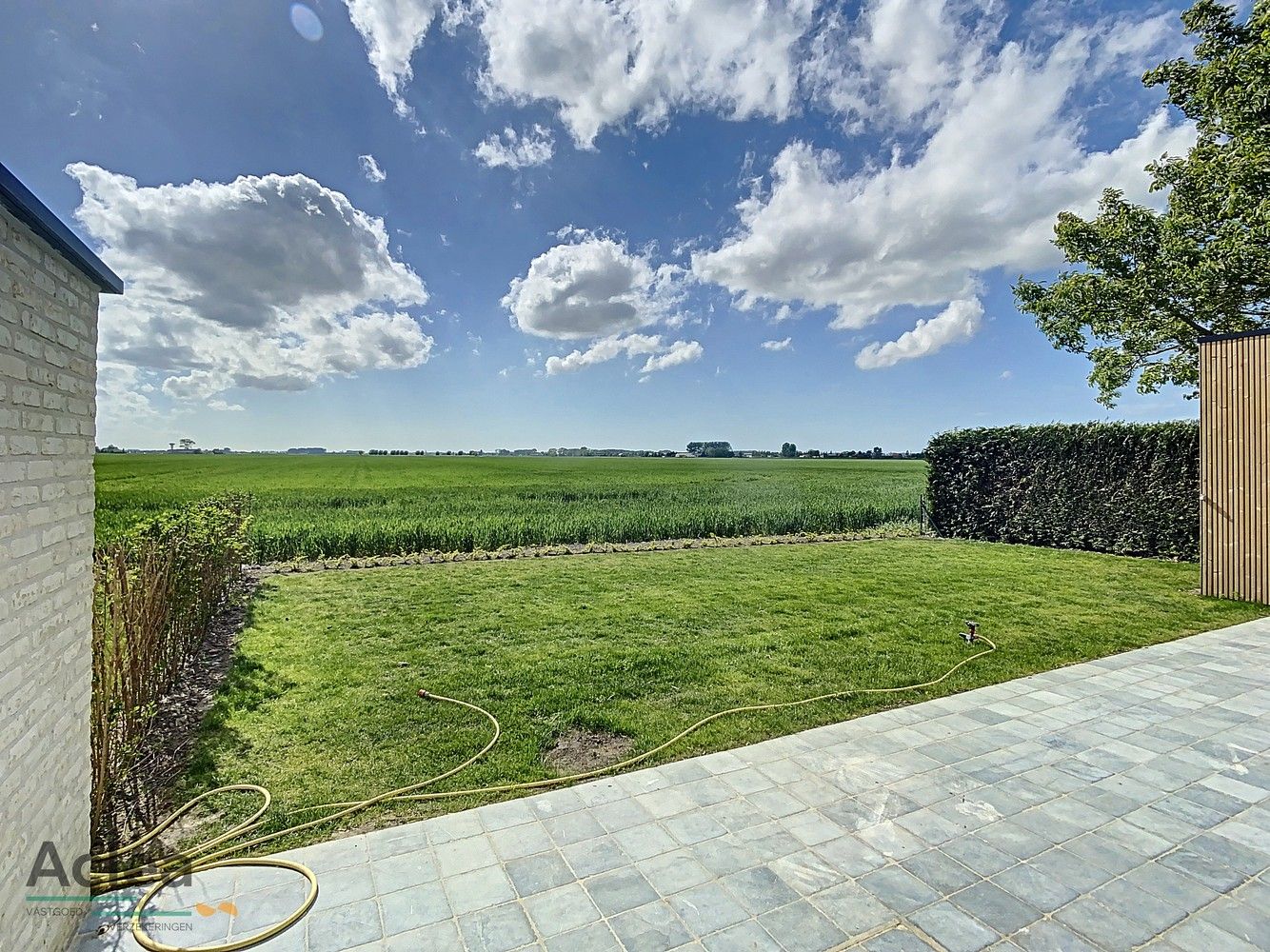 Prachtige recente koppelwoning met 5 slpks foto 27