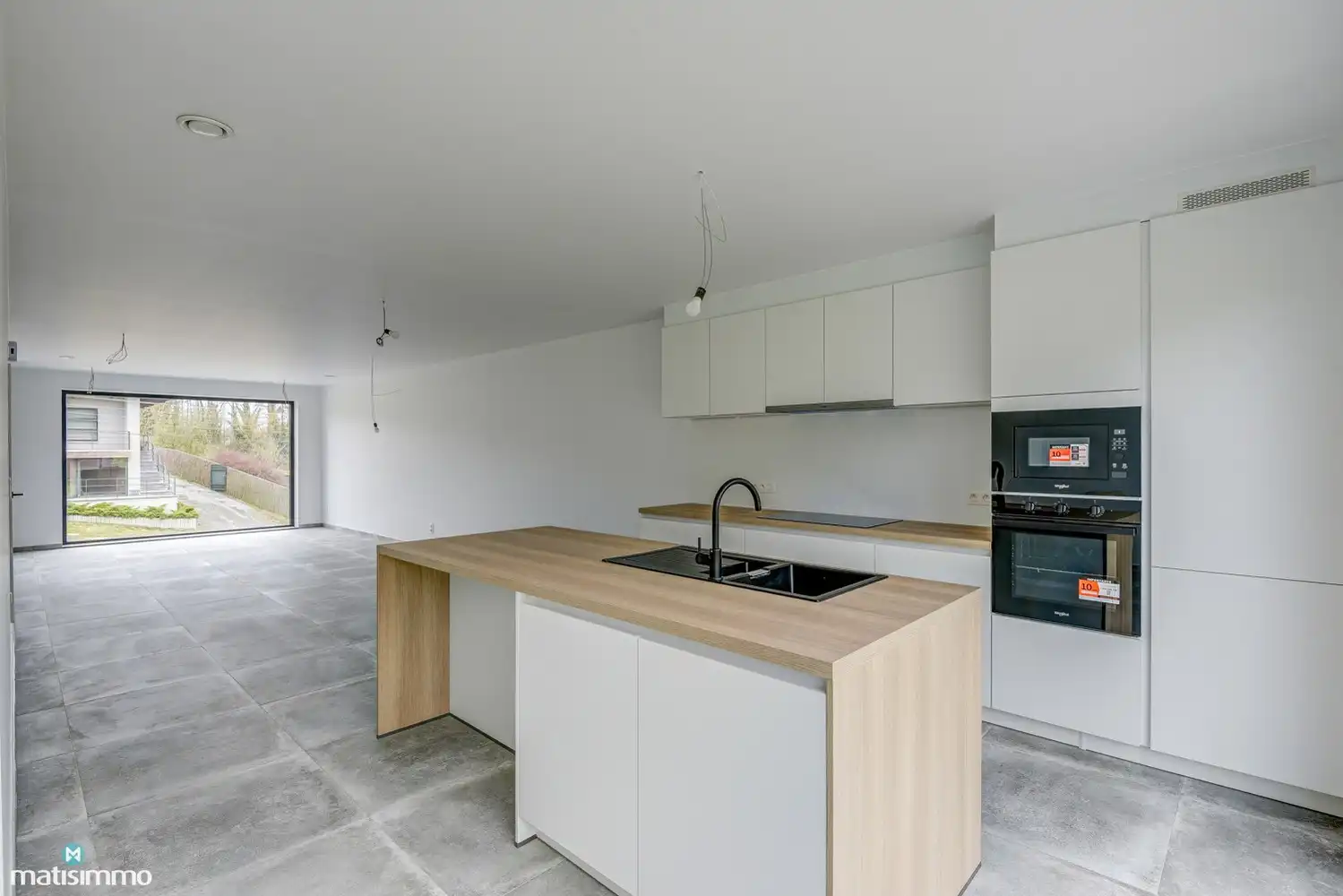 VOLLEDIG AFGEWERKTE EN GESCHILDERDE NIEUWBOUWWONING (EPB E10) MET 3 SLAAPKAMERS, 2 BADKAMERS, 2 GARAGES, KELDER EN AANGELEGDE TUIN IN WERM foto 9