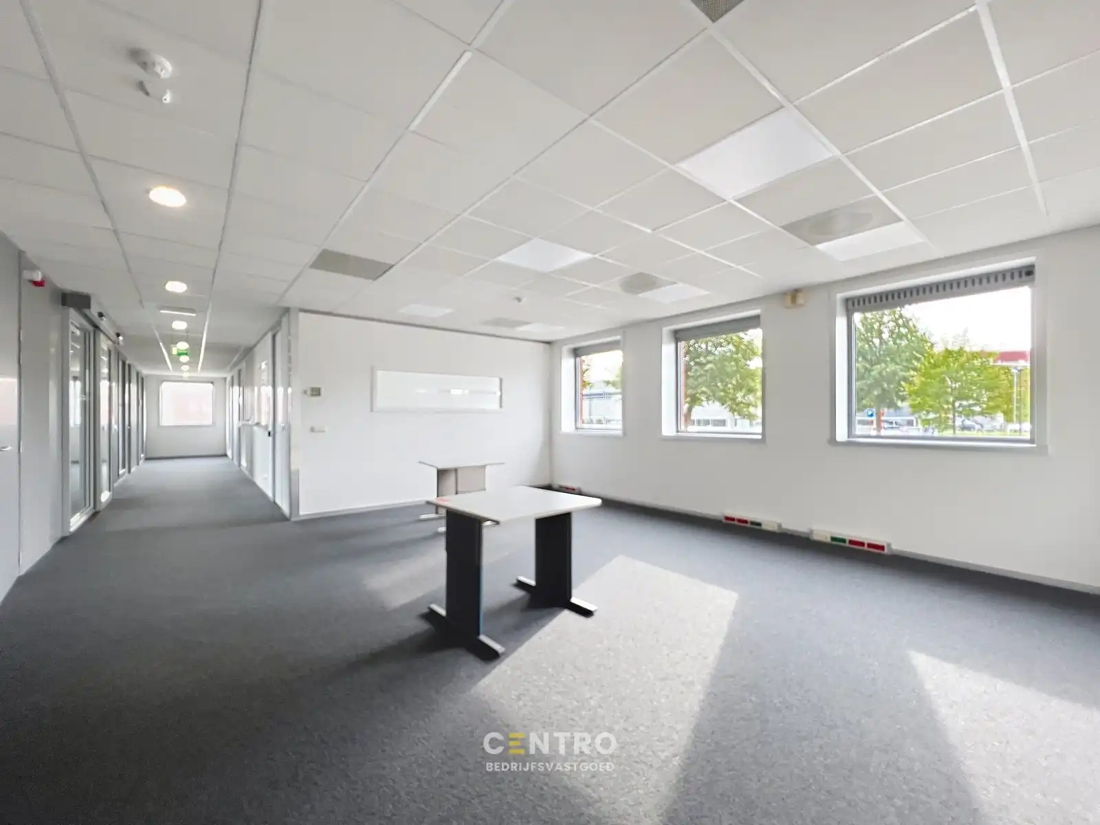 Instapklare KANTOORRUIMTE (± 700 m²) - ALL-IN formule (huur, verbruik, randaccomodatie, etc.) te IEPER. foto 13