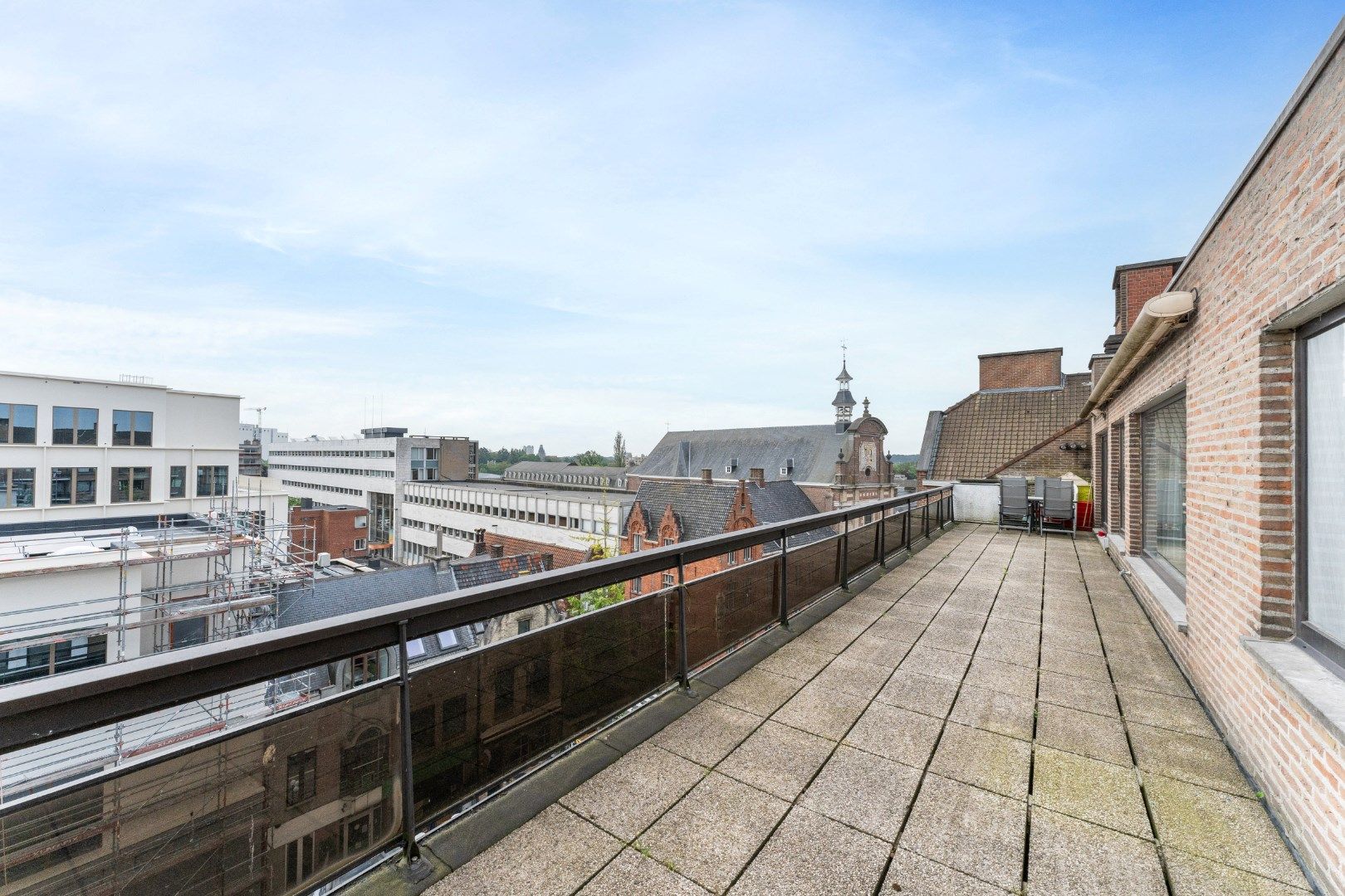 Gerenoveerde penthouse met prachtig terras in Roeselare, 3 slaapkamers, EPC-waarde 258.00, energielabel C, 1 badkamer, 1 parkeerplaats foto 12