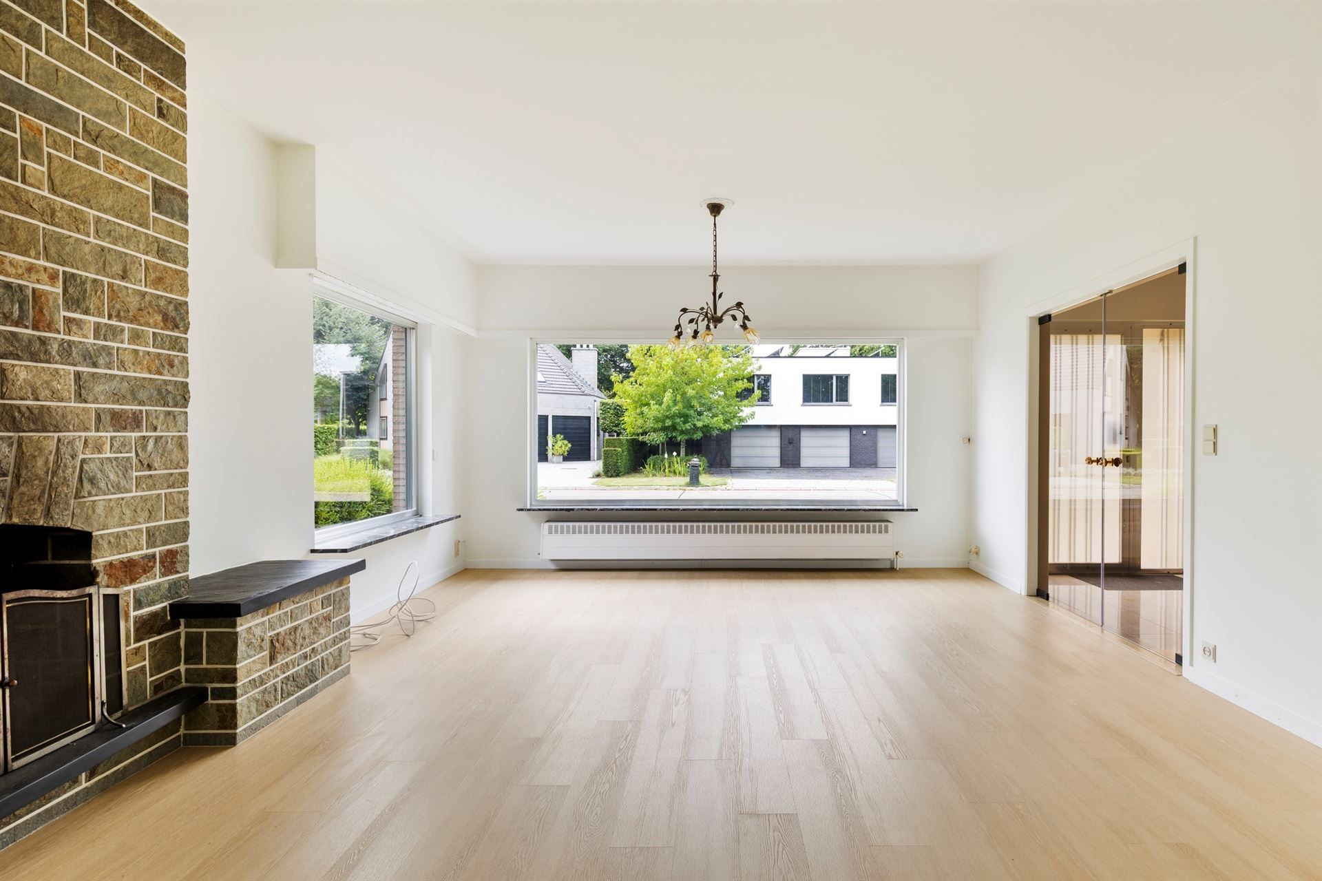 Volledig gerenoveerde woning in rustige villawijk foto 7