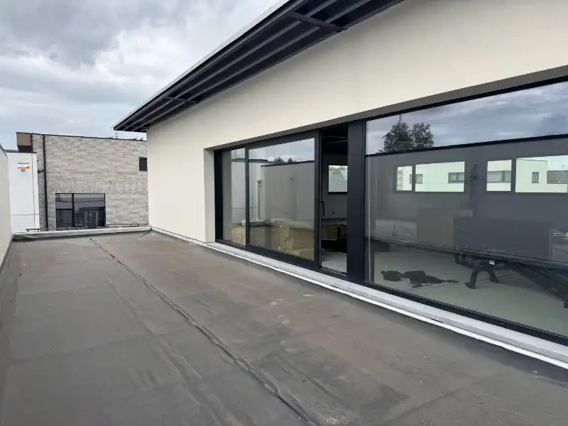 Uniek kantoorgebouw te  huur met magazijn foto 9