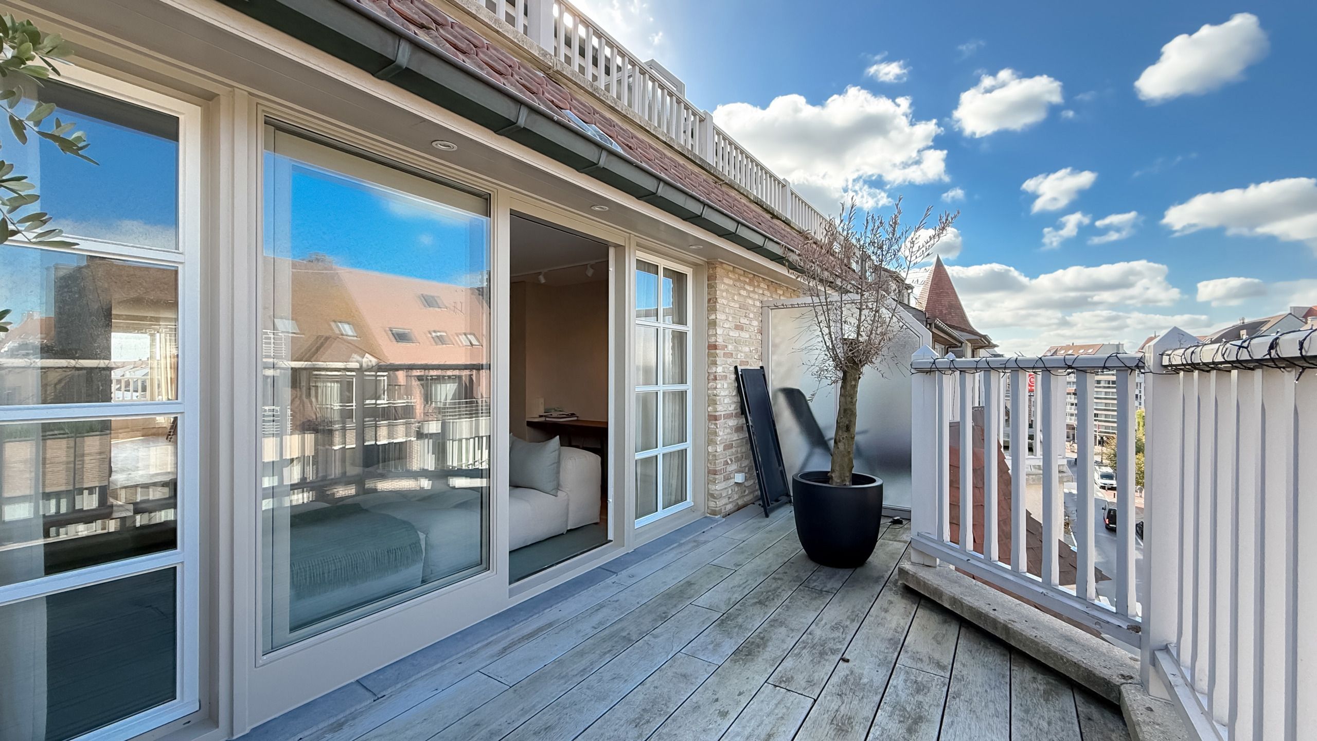 Stijlvol gerenoveerd duplexappartement / centrum van Knokke. foto 4