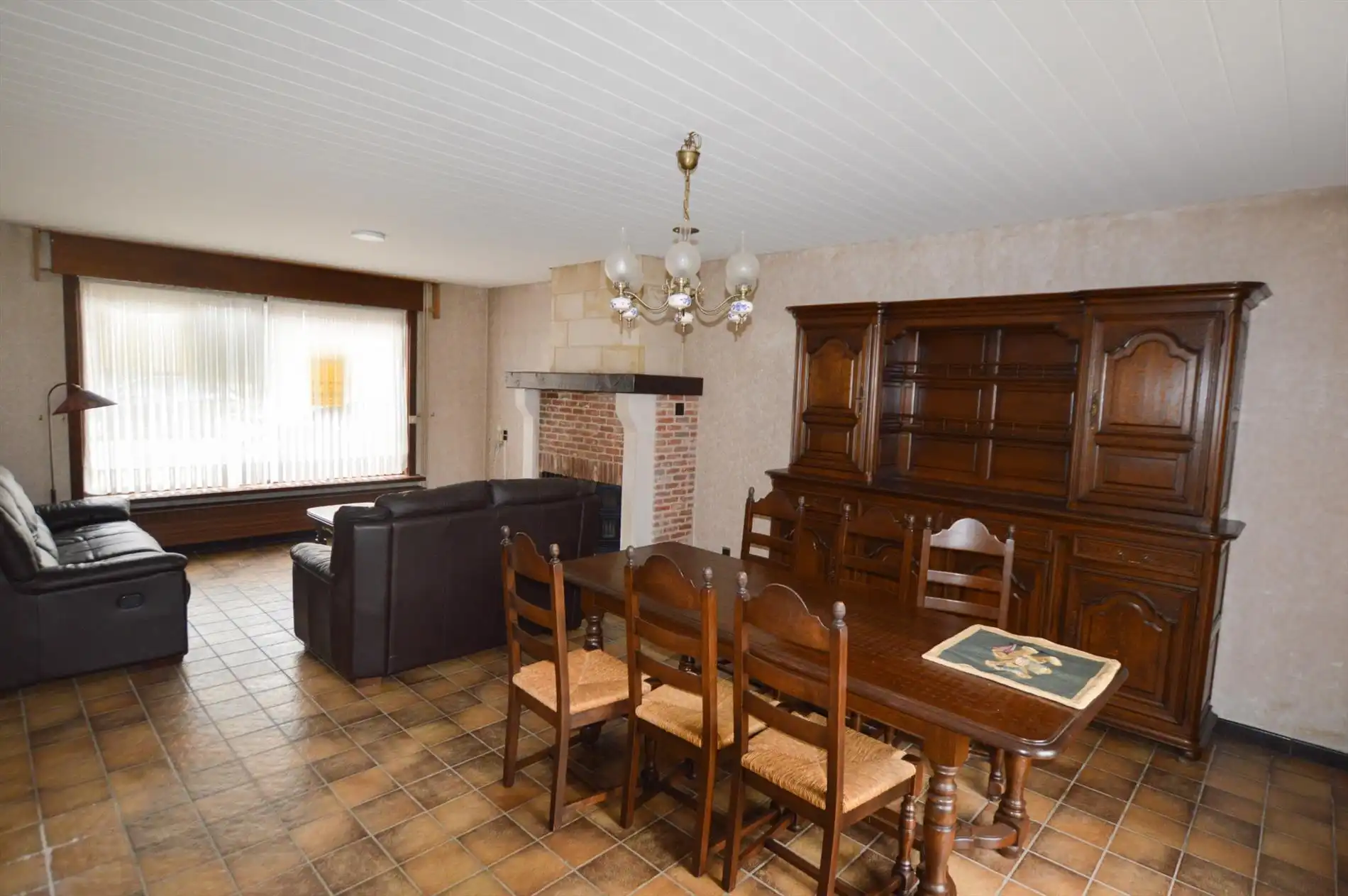 Ruime eengezinswoning met 3 slaapkamers in het centrum van Lichtervelde.  foto 2