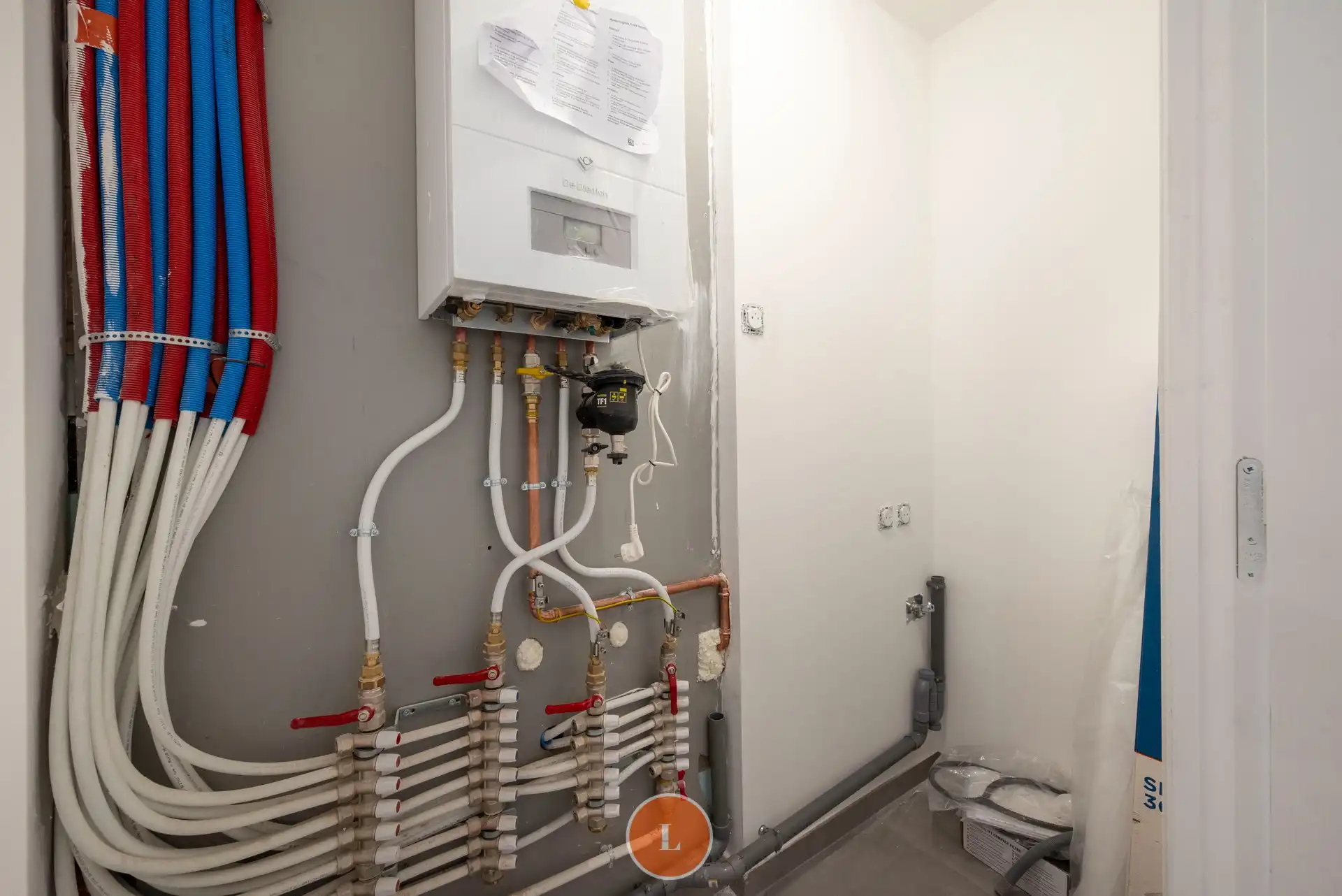 Instapklare, volledig gerenoveerde woning met 4 slaapkamers en 2 badkamers. foto 6