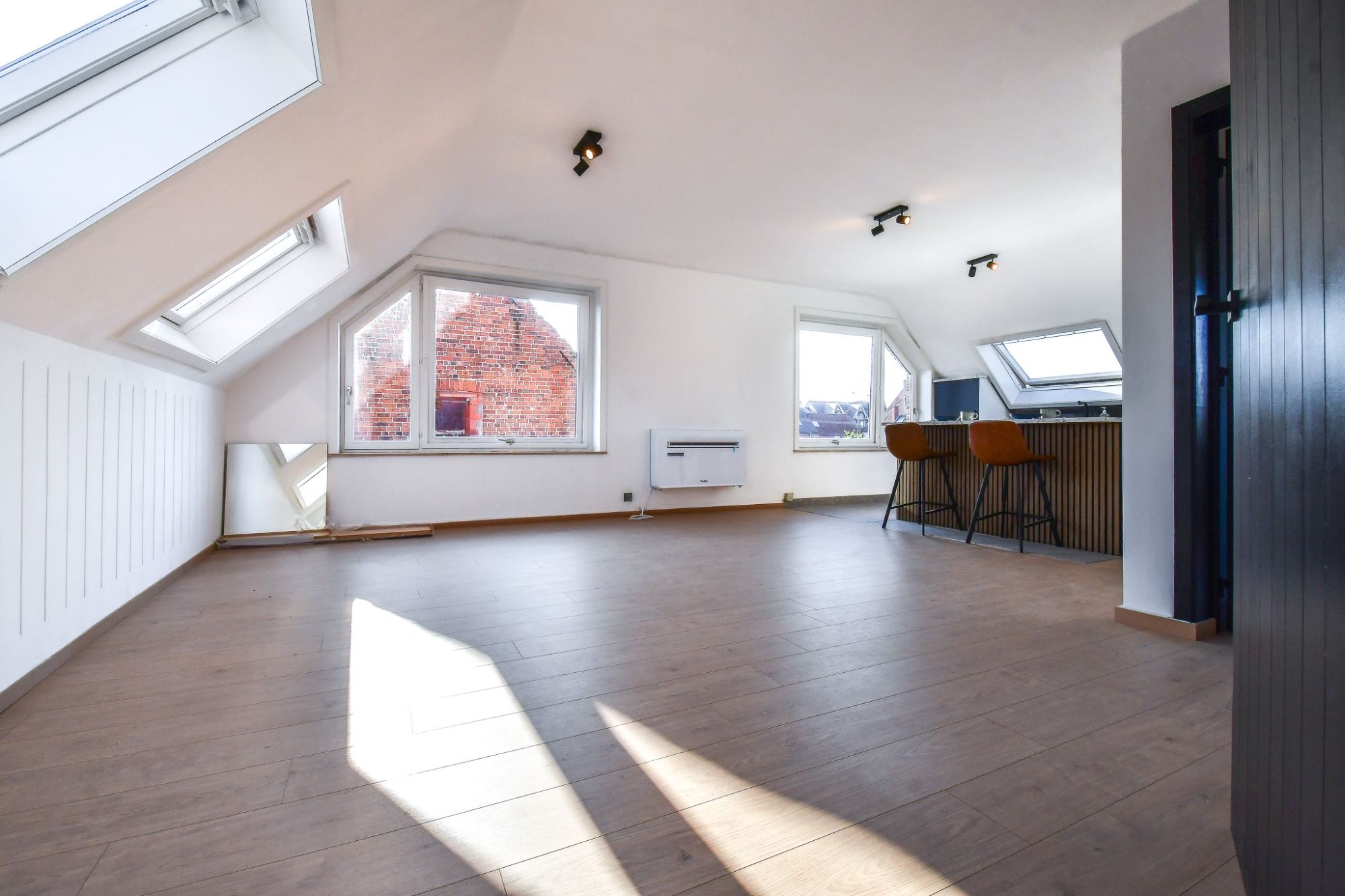 Centraal gelegen één-slaapkamerappartement met garage foto 3