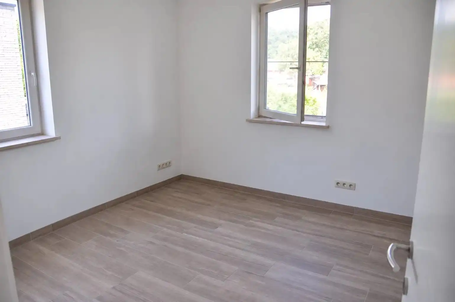 VERRASSEND RUIMEWONING MET 3 SLPK'S  MET ZONNEPANELEN OP CENTRALE LIGGING IN LUMMEN foto 21