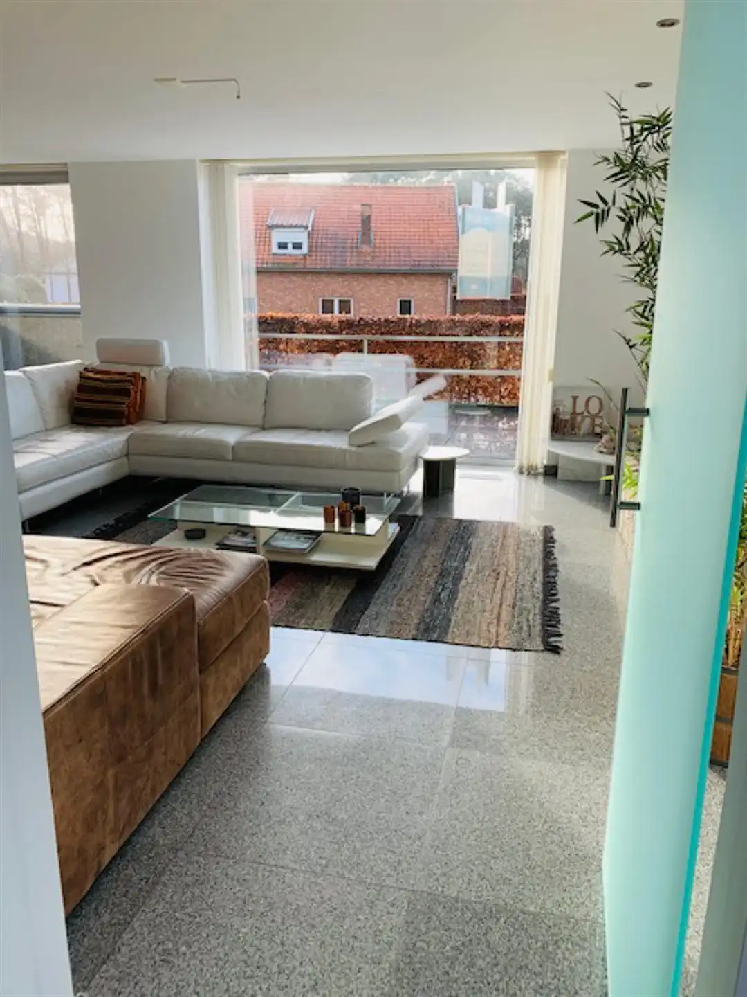 Moderne halfopen woning met 3 slaapkamers foto 6