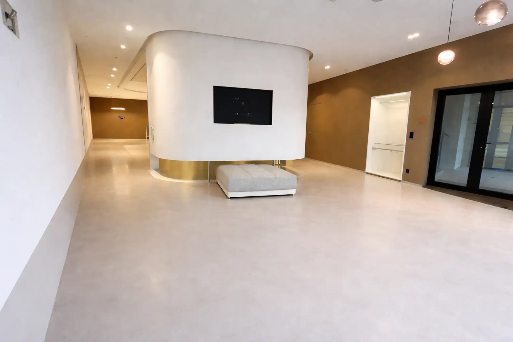 Veelzijdige showroom binnen Wijnegem Trade Towers || foto 4