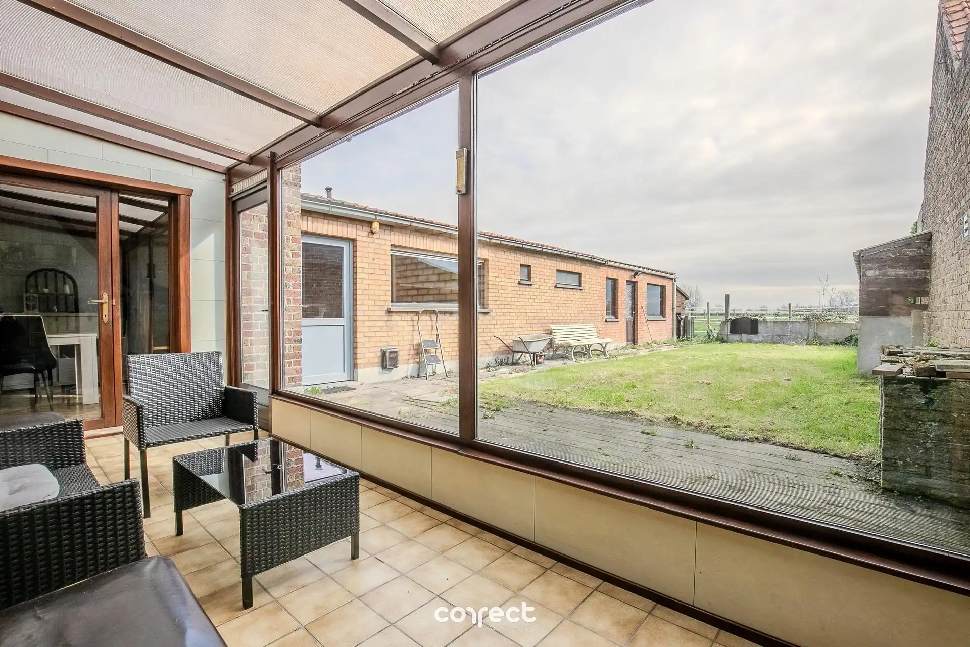 Halfopen bebouwing met garage gelegen op een gunstige ligging en prachtig zicht op de velden. foto 4