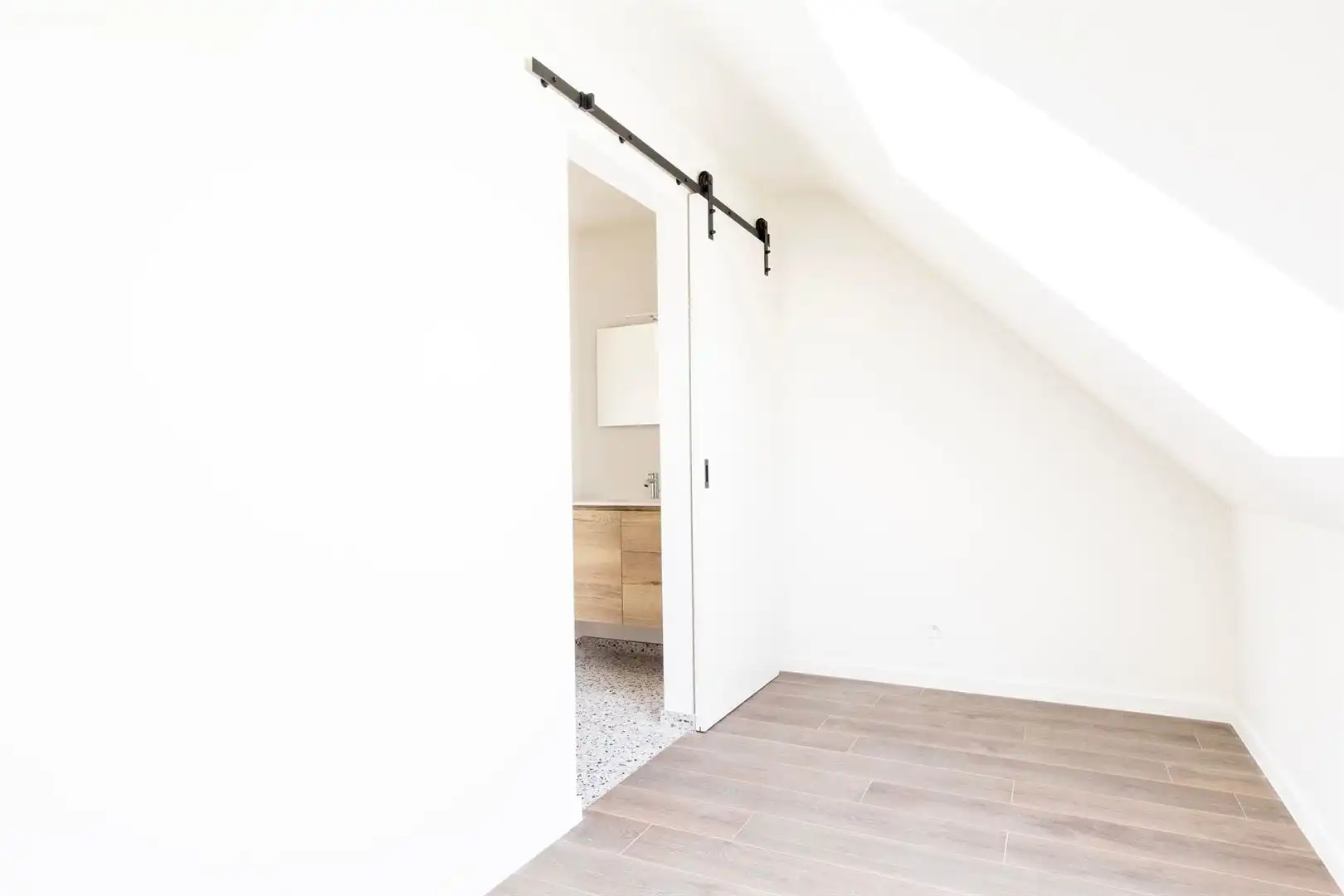 Volledig afgewerkte nieuwbouwwoning MOGELIJKS 6% BTW !! foto 18